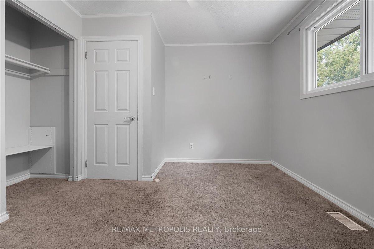 Photo 8 of Unit Upper, 23 Silver Aspen Crescent, Kitchener, Forest Heights — HOMEH