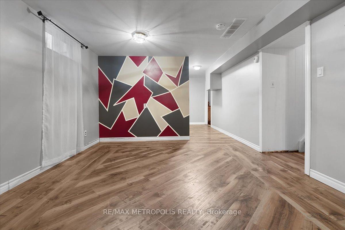 Photo 15 of Unit Upper, 23 Silver Aspen Crescent, Kitchener, Forest Heights — HOMEH