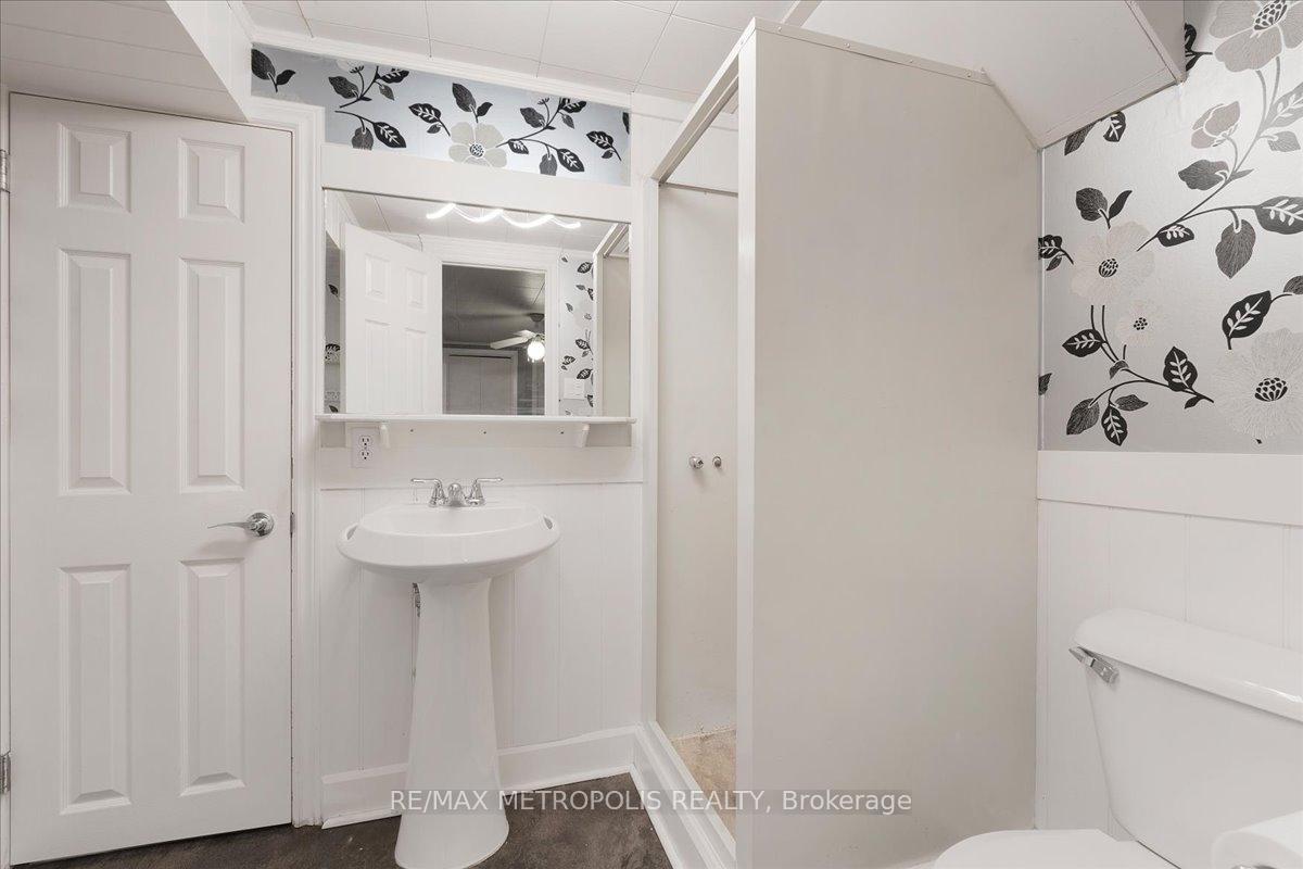 Photo 19 of Unit Upper, 23 Silver Aspen Crescent, Kitchener, Forest Heights — HOMEH