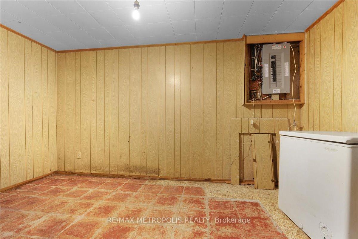 Photo 21 of Unit Upper, 23 Silver Aspen Crescent, Kitchener, Forest Heights — HOMEH