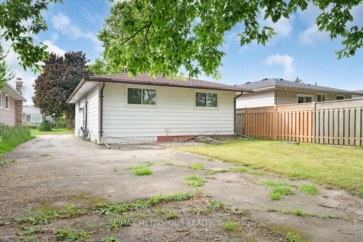 Photo 23 of Unit Upper, 23 Silver Aspen Crescent, Kitchener, Forest Heights — HOMEH