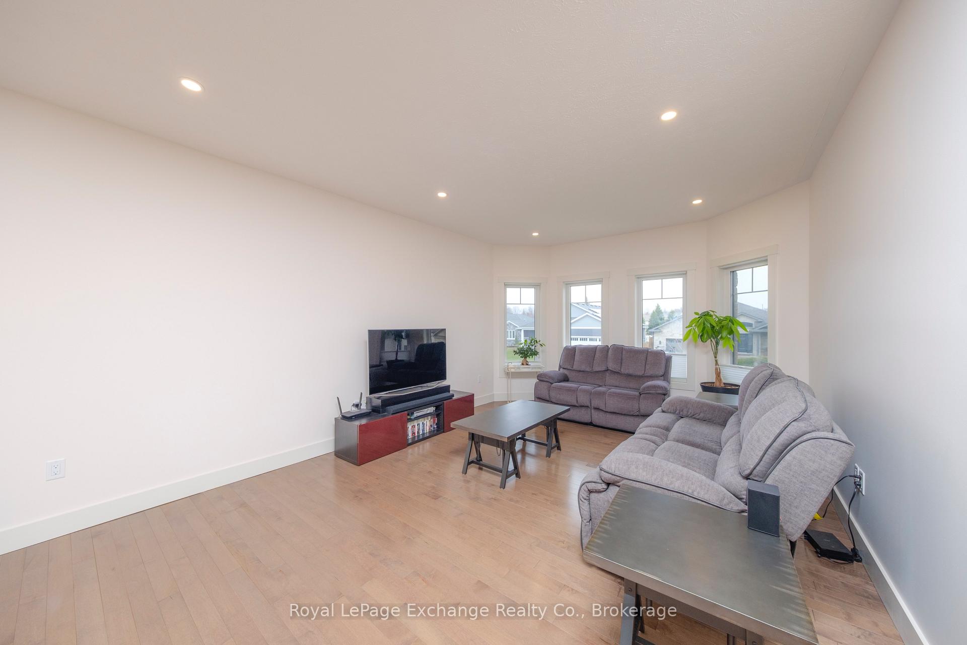 Photo 15 of 40 Lakefield Drive, Kincardine — HOMEH