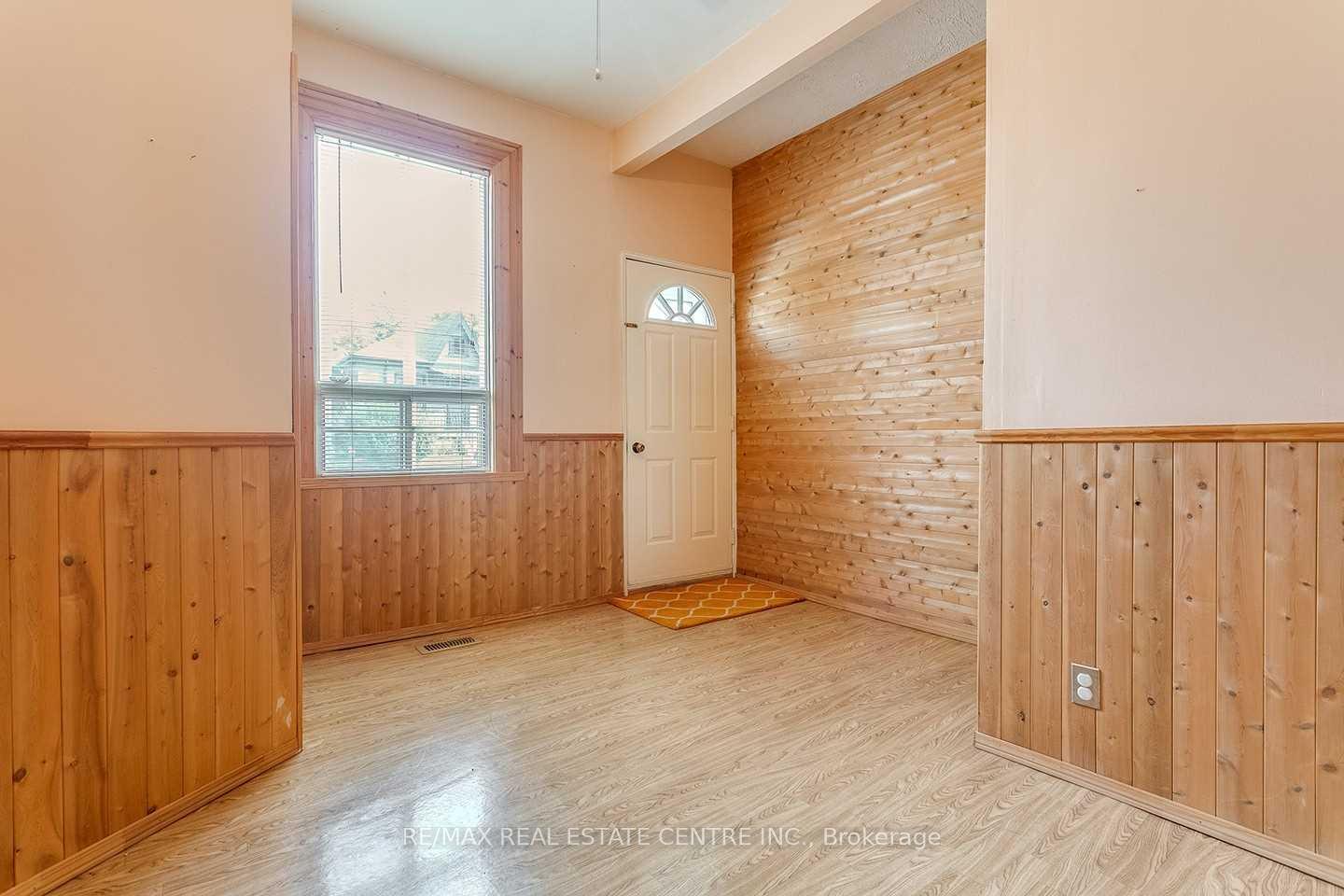 Photo 2 of Unit 2, 273 Rosslyn Avenue N, Hamilton, Crown Point — HOMEH