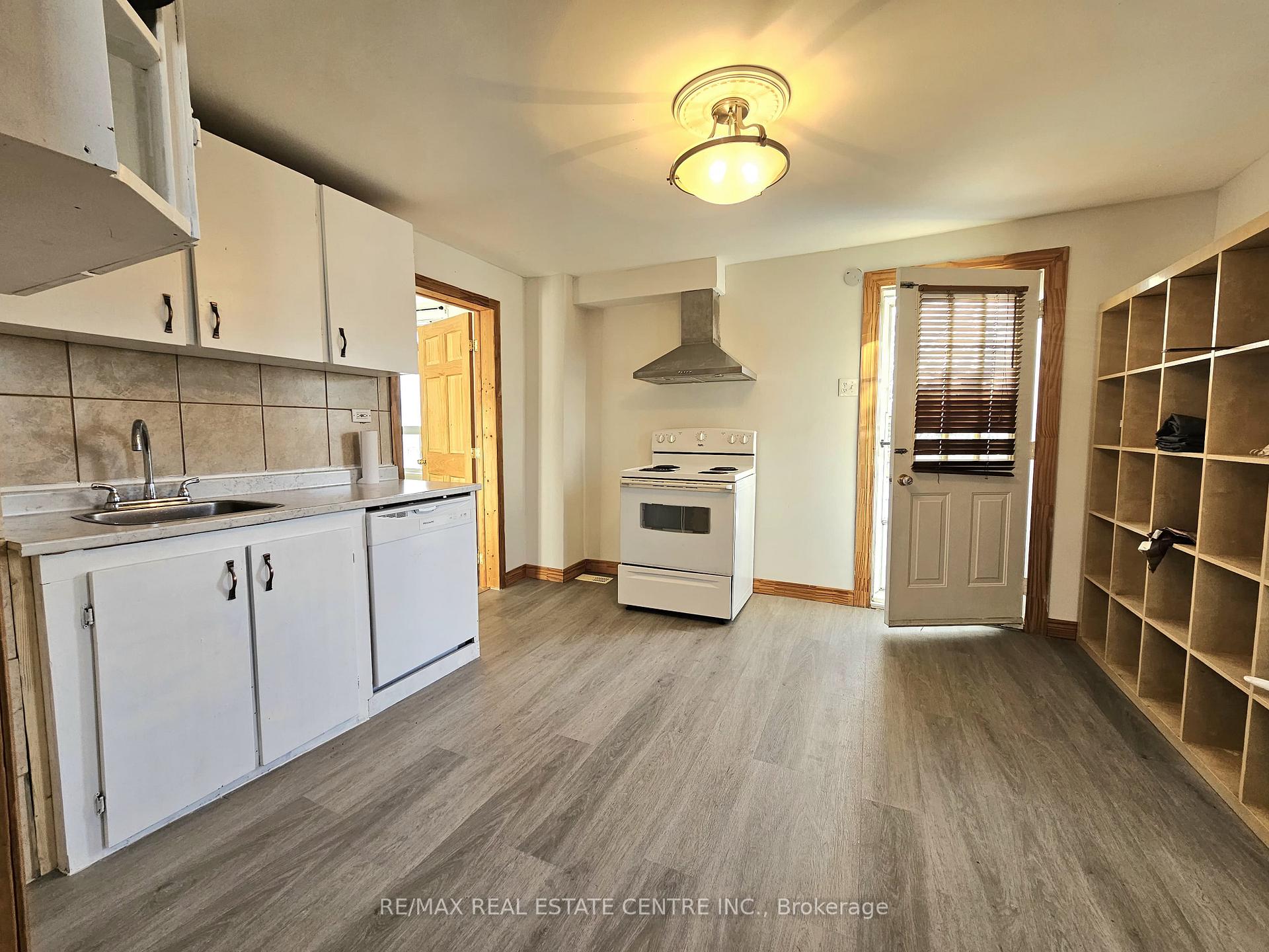 Photo 5 of Unit 2, 273 Rosslyn Avenue N, Hamilton, Crown Point — HOMEH