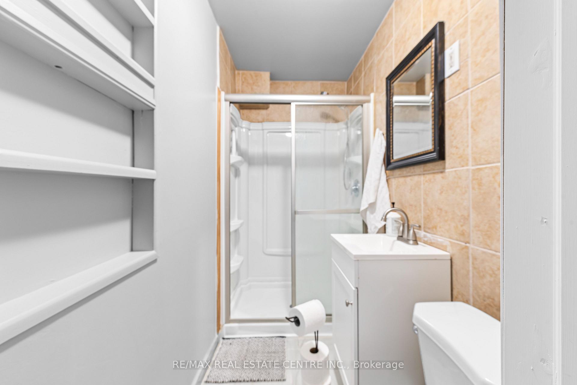 Photo 8 of Unit 2, 273 Rosslyn Avenue N, Hamilton, Crown Point — HOMEH