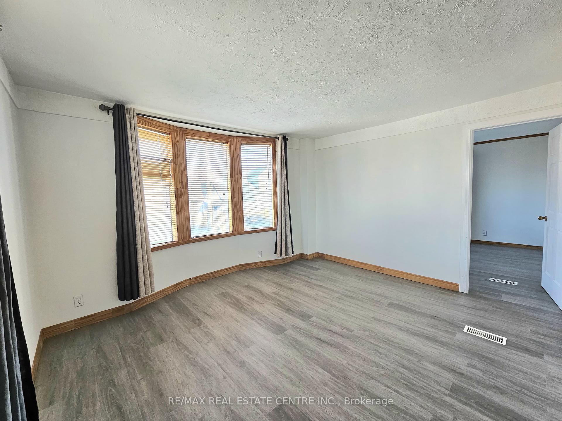 Photo 10 of Unit 2, 273 Rosslyn Avenue N, Hamilton, Crown Point — HOMEH