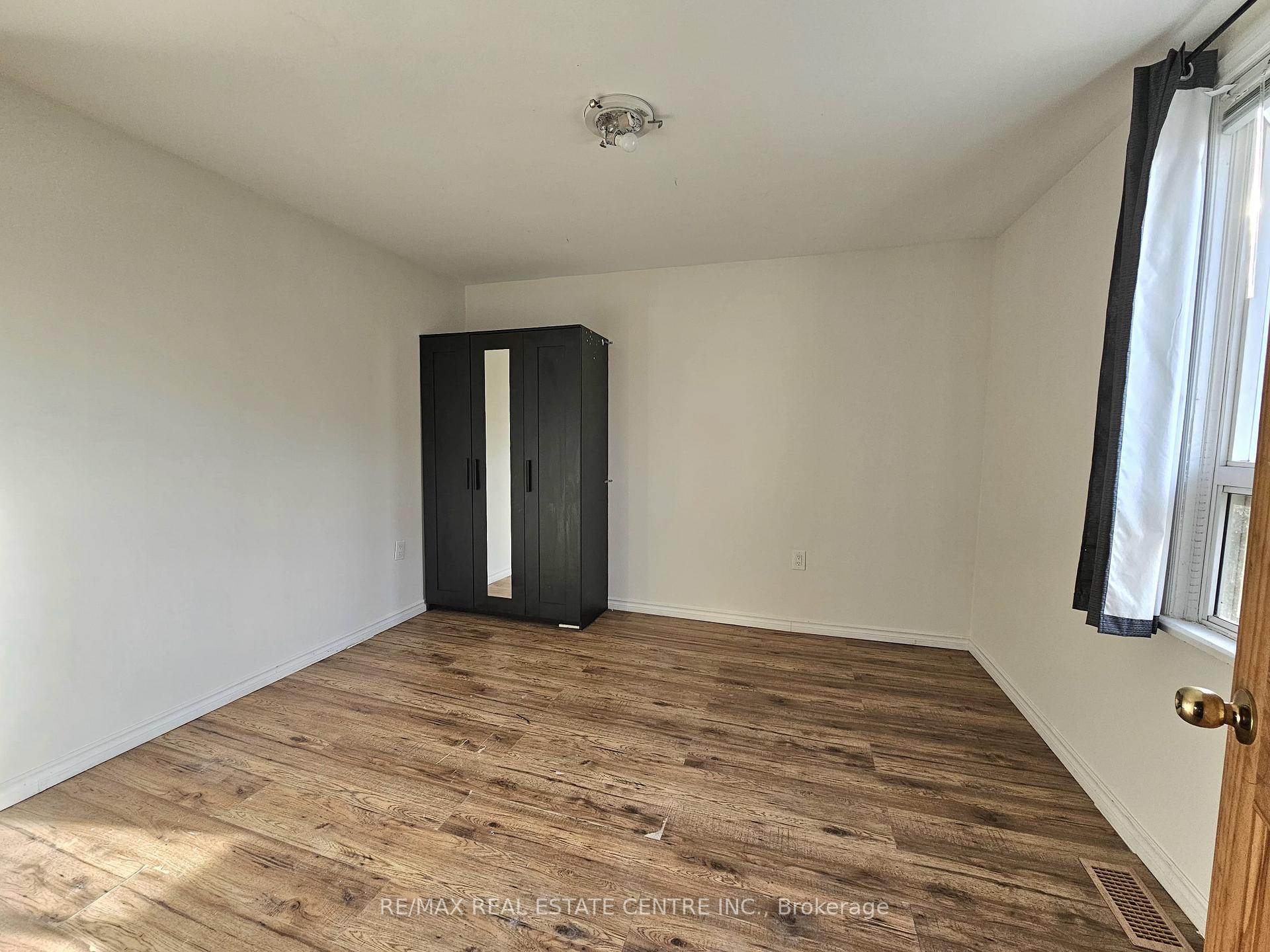 Photo 11 of Unit 2, 273 Rosslyn Avenue N, Hamilton, Crown Point — HOMEH
