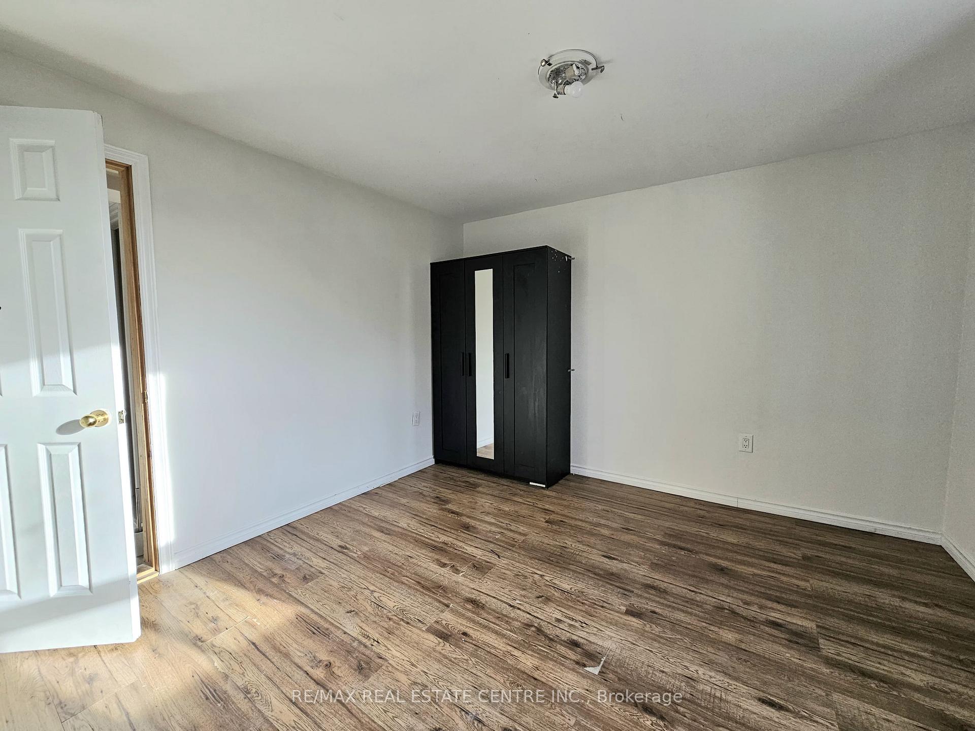 Photo 12 of Unit 2, 273 Rosslyn Avenue N, Hamilton, Crown Point — HOMEH