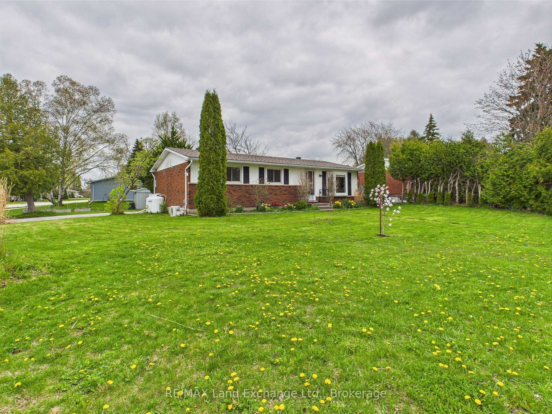 Front of 39 Inverlyn Crescent N