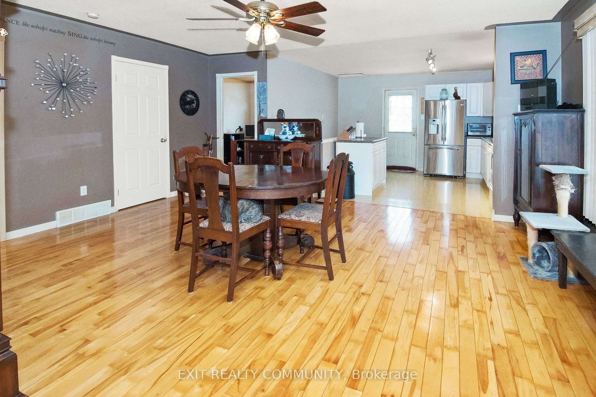 Photo 3 of 6308 William Street, Lucan Biddulph, Lucan — HOMEH