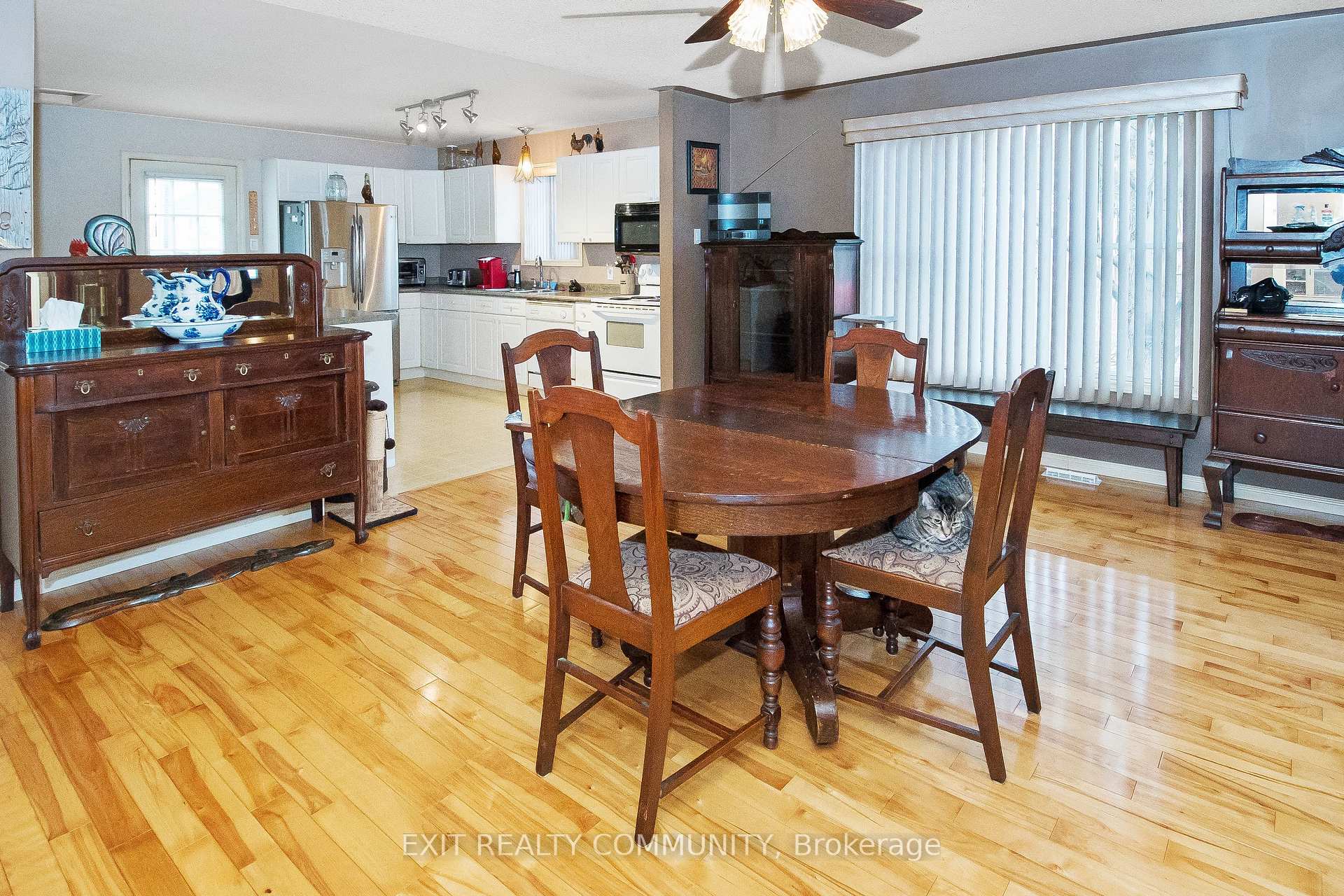 Photo 4 of 6308 William Street, Lucan Biddulph, Lucan — HOMEH