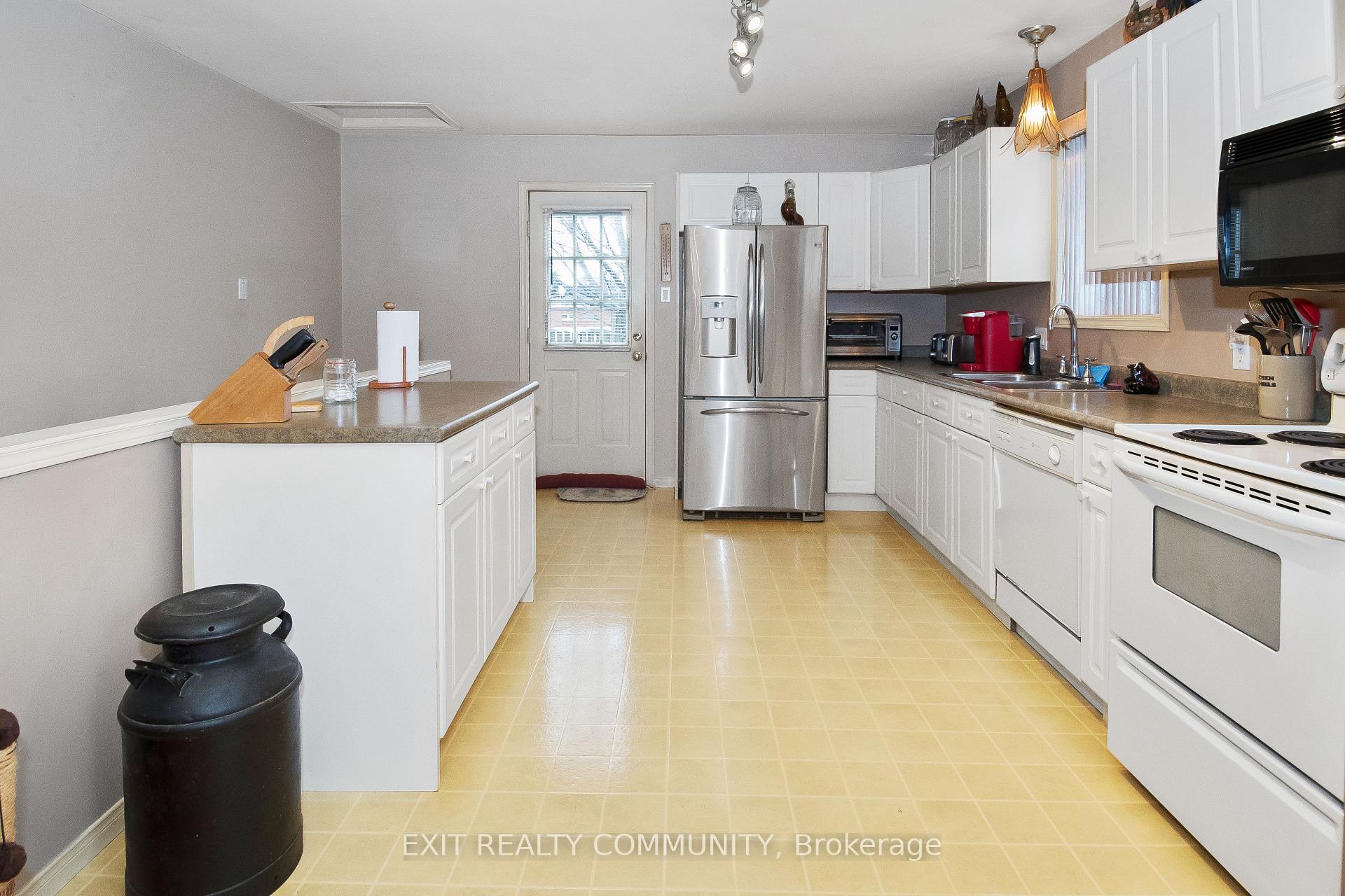 Photo 5 of 6308 William Street, Lucan Biddulph, Lucan — HOMEH