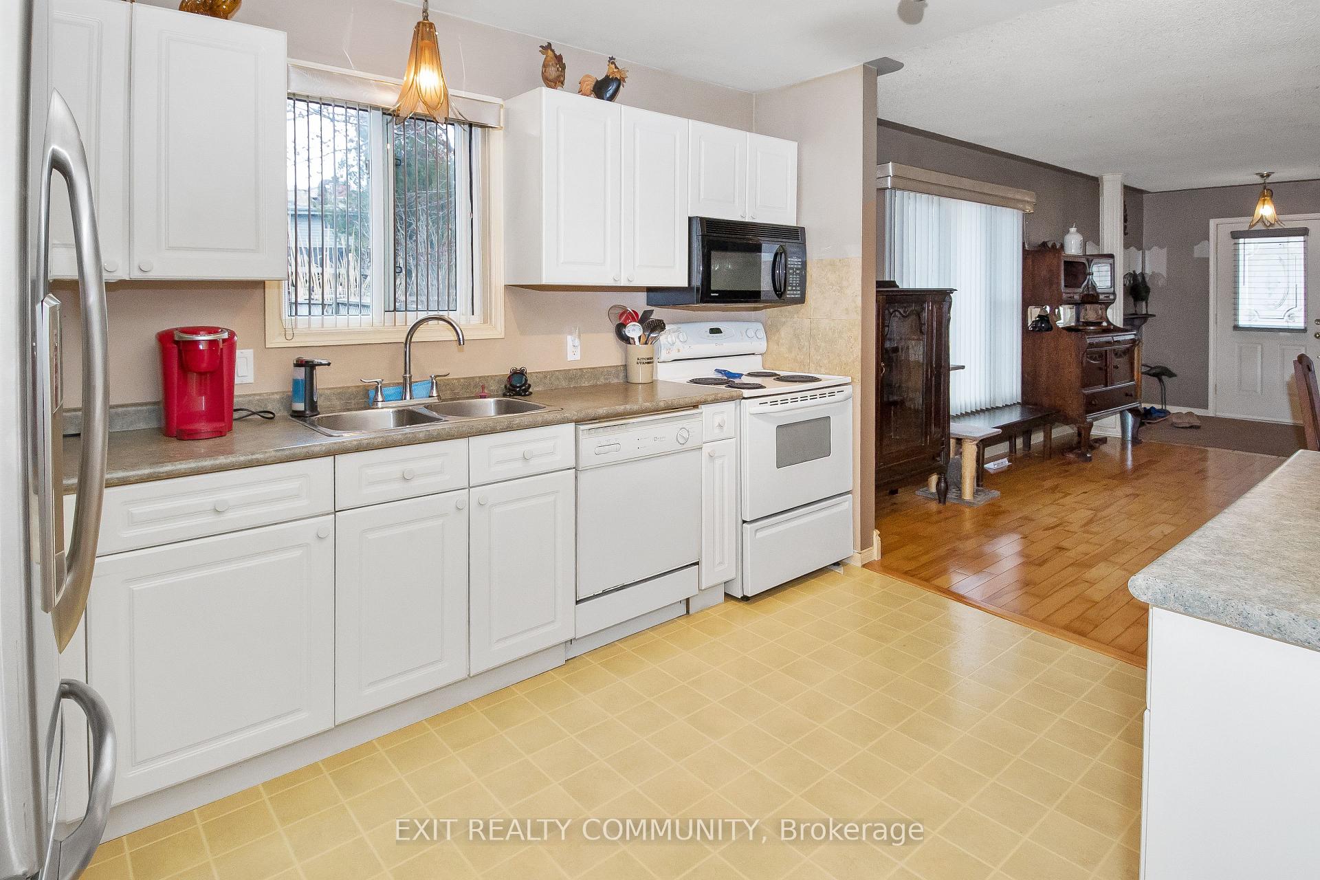 Photo 6 of 6308 William Street, Lucan Biddulph, Lucan — HOMEH