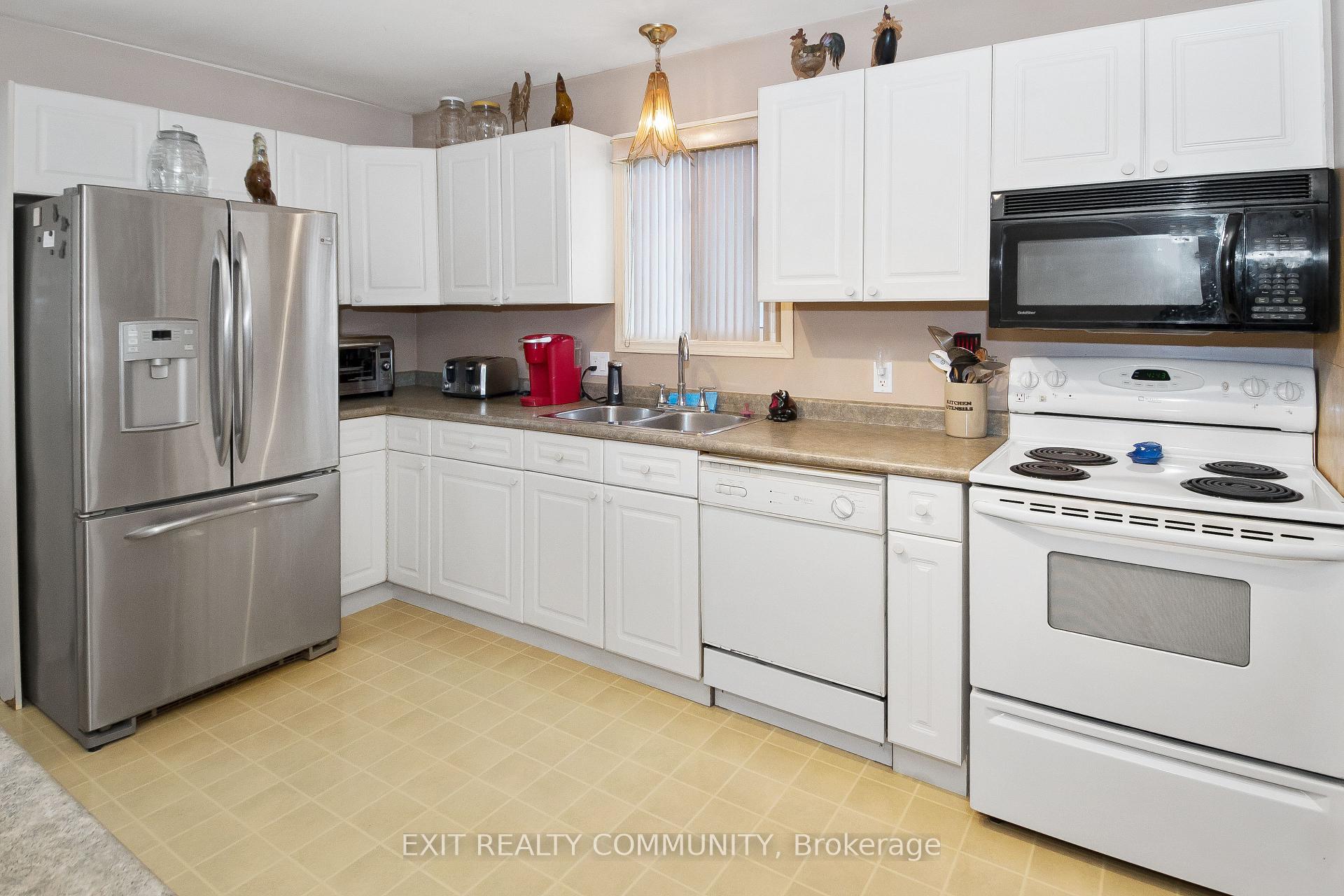 Photo 8 of 6308 William Street, Lucan Biddulph, Lucan — HOMEH