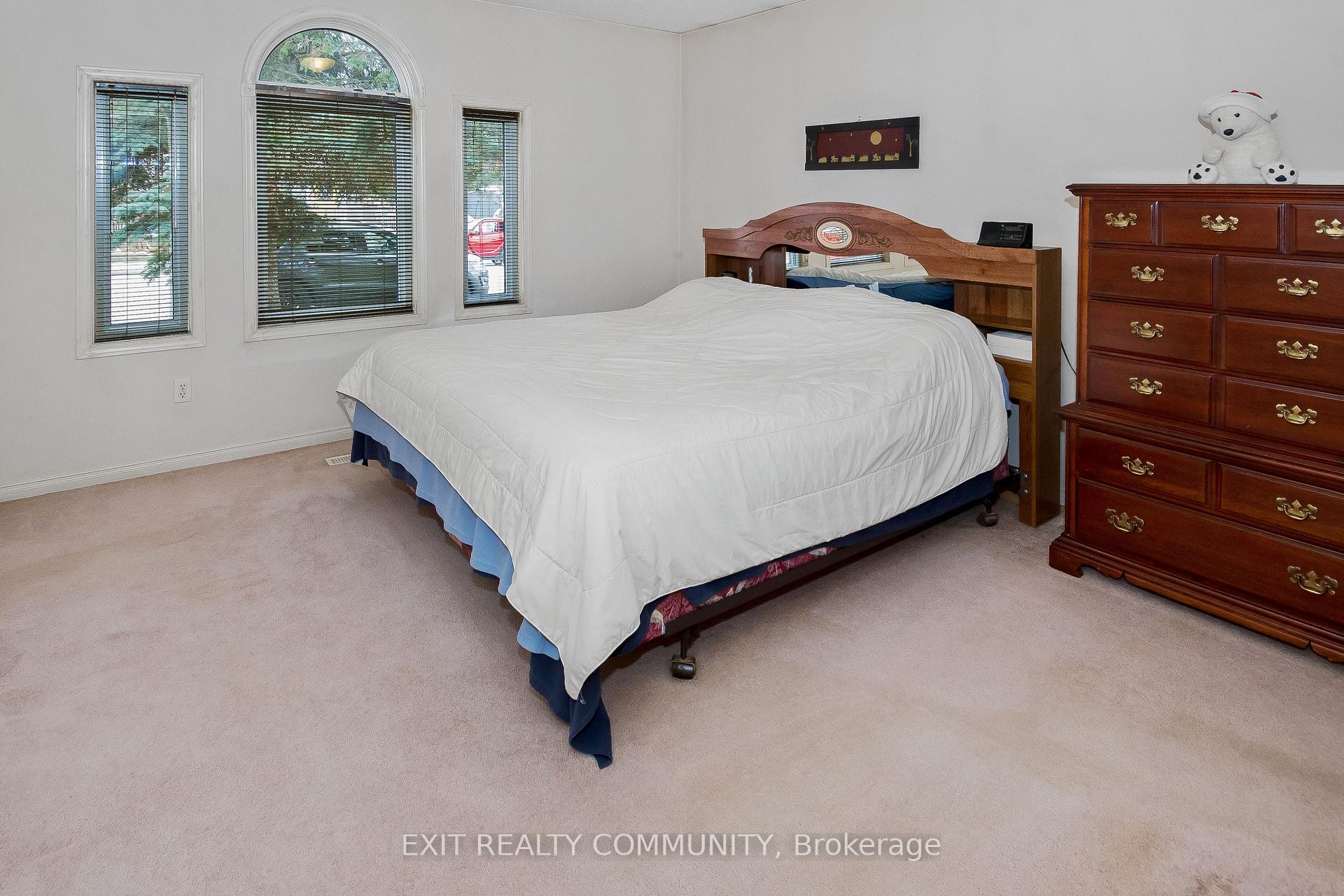 Photo 10 of 6308 William Street, Lucan Biddulph, Lucan — HOMEH