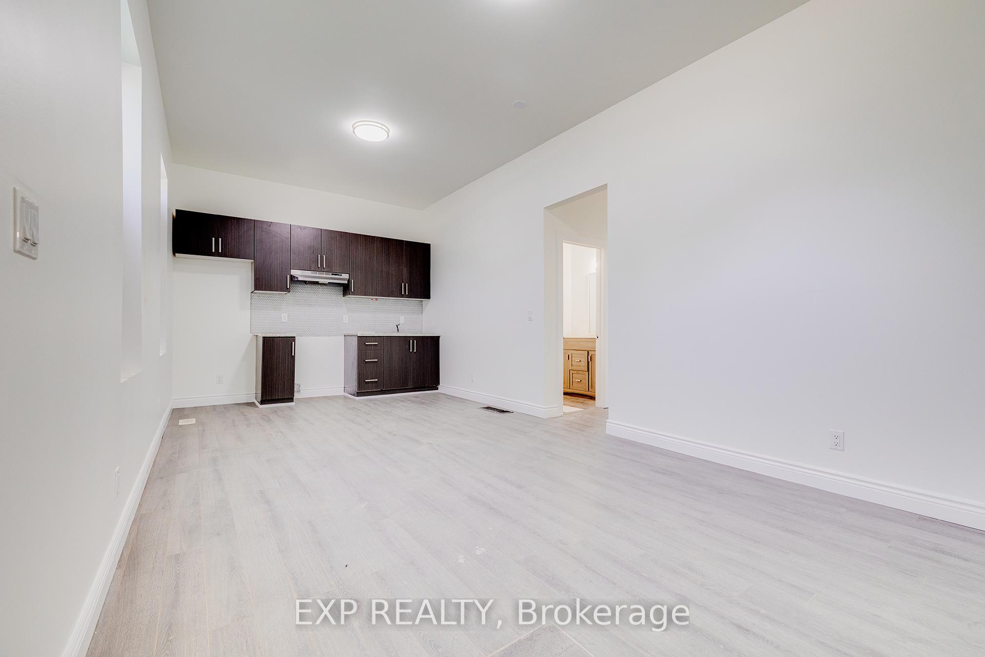 Photo 10 of 445 Hamilton Road, London, East L — HOMEH
