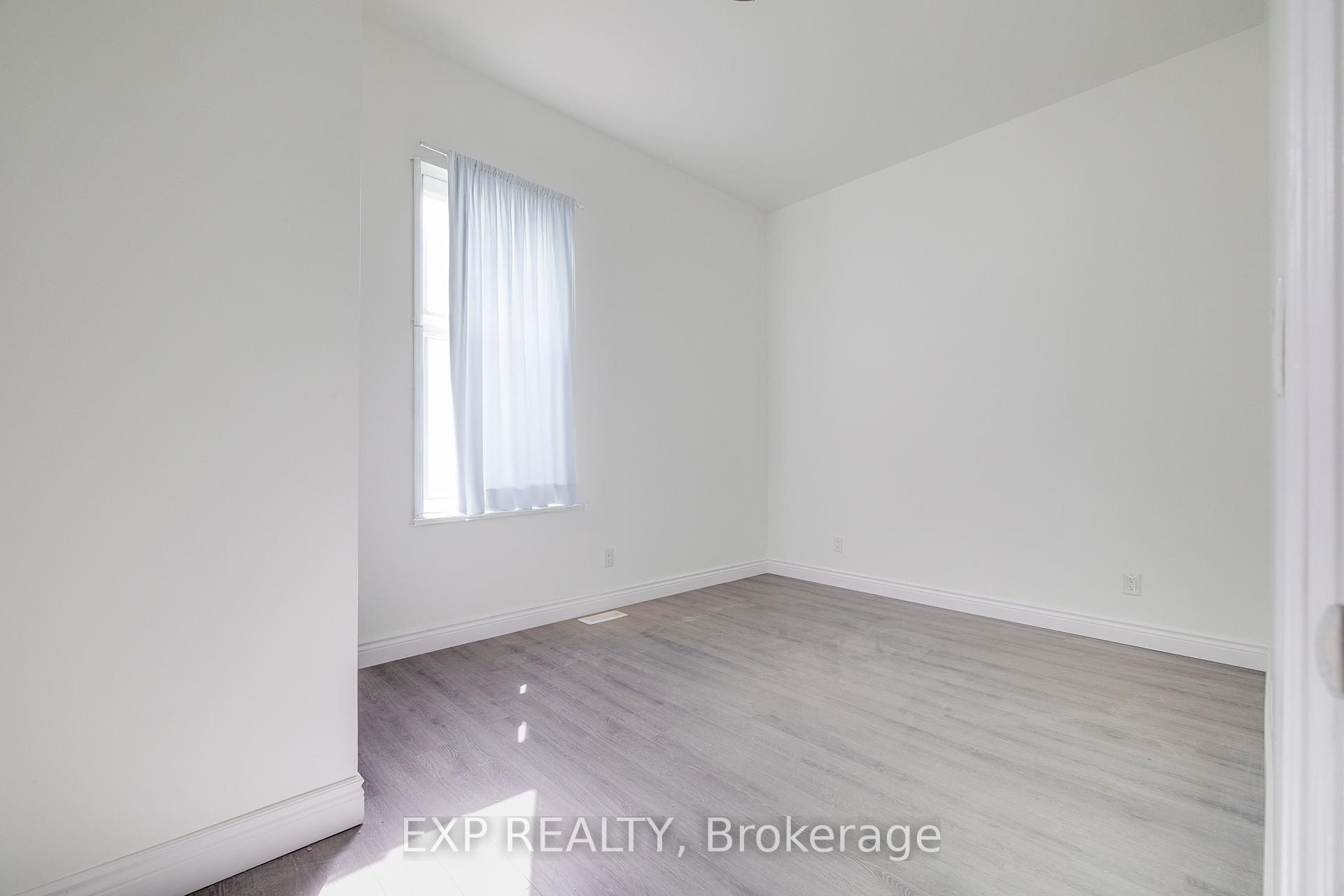 Photo 13 of 445 Hamilton Road, London, East L — HOMEH