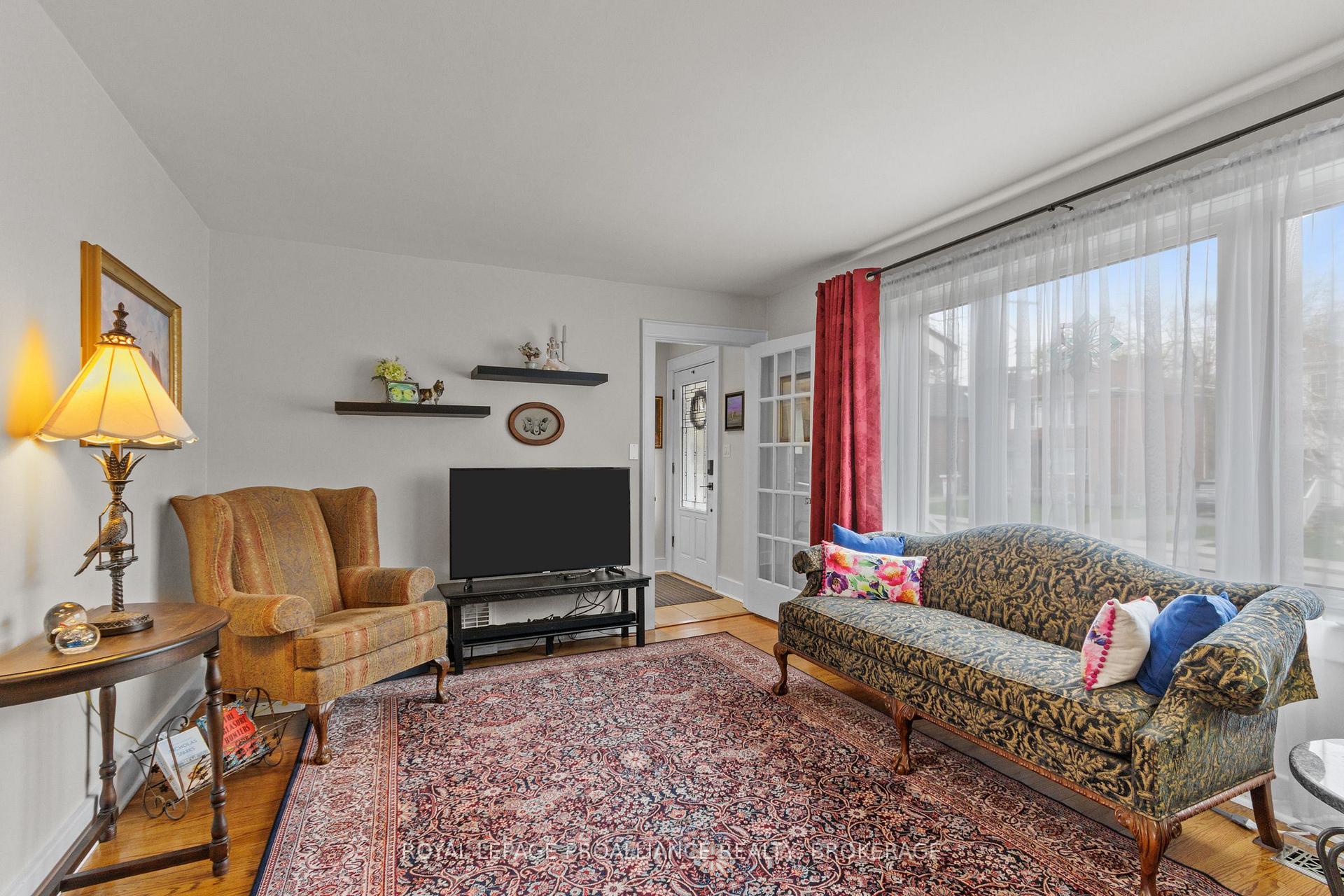 Photo 6 of 196 Willingdon Avenue, Kingston, Central City East — HOMEH
