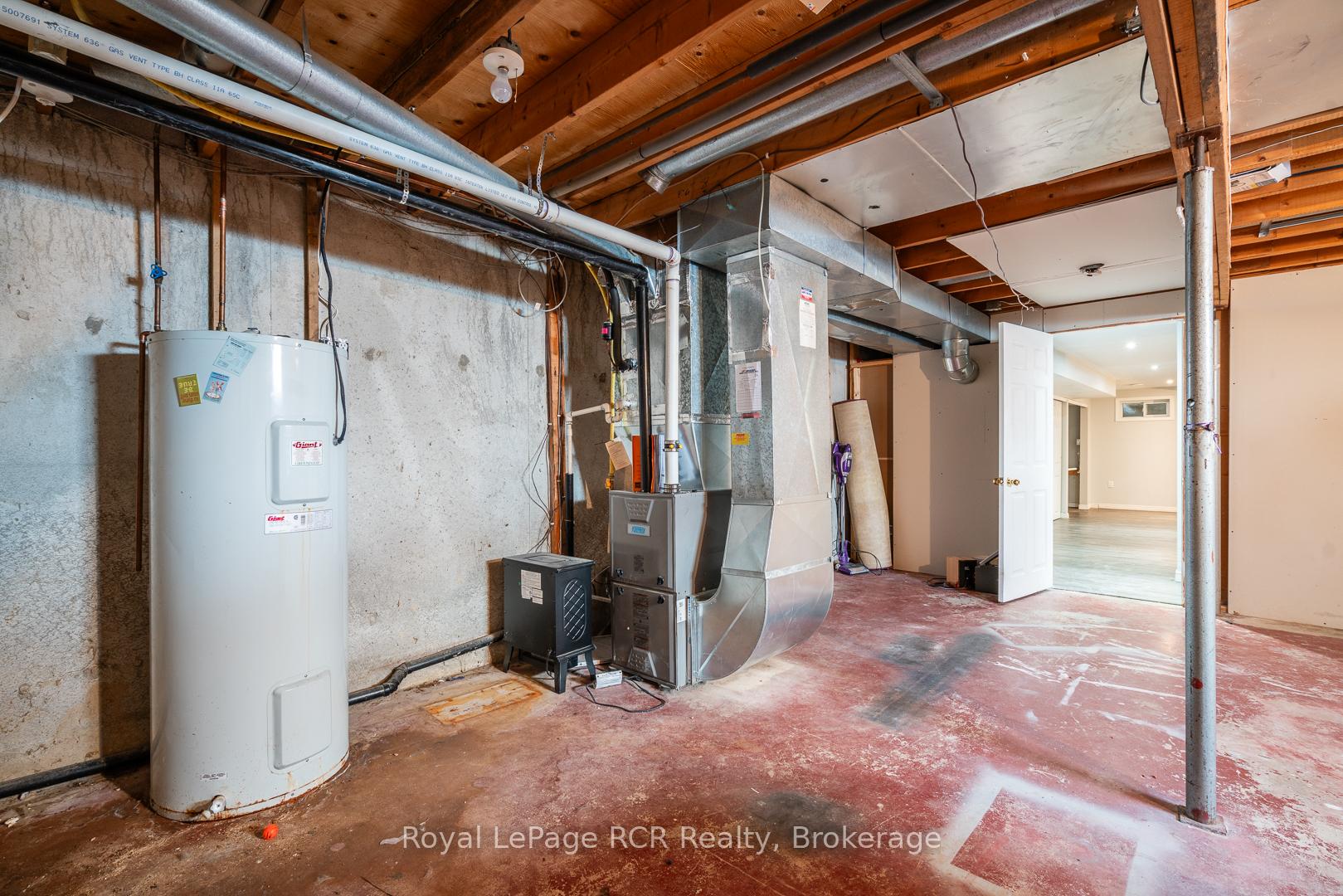 Photo 21 of 672 Kennard Crescent, Kincardine — HOMEH