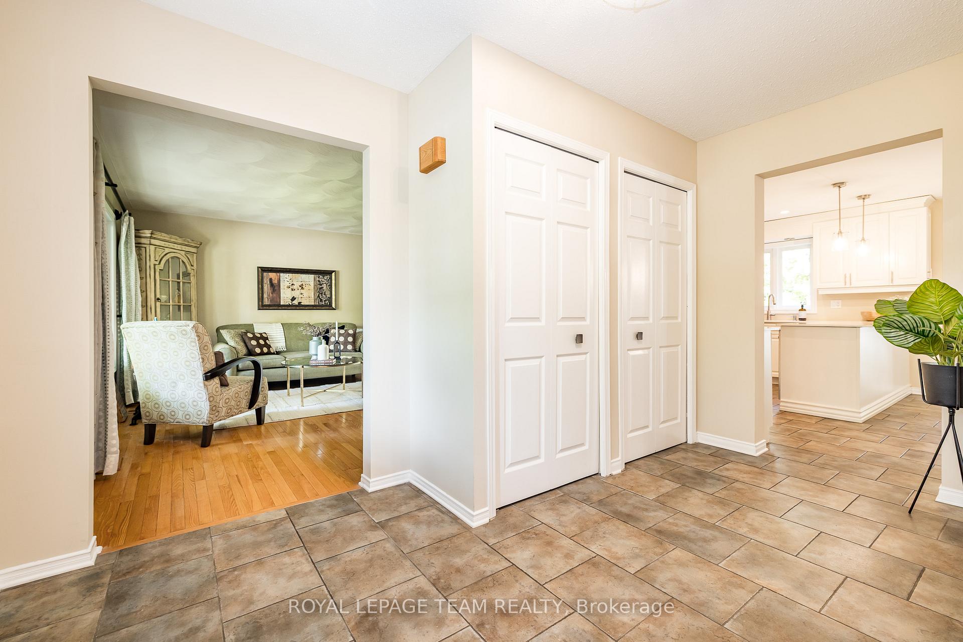Photo 10 of 5239 Mclean Crescent, Ottawa, Manotick Long Island & Nicholls Island — HOMEH