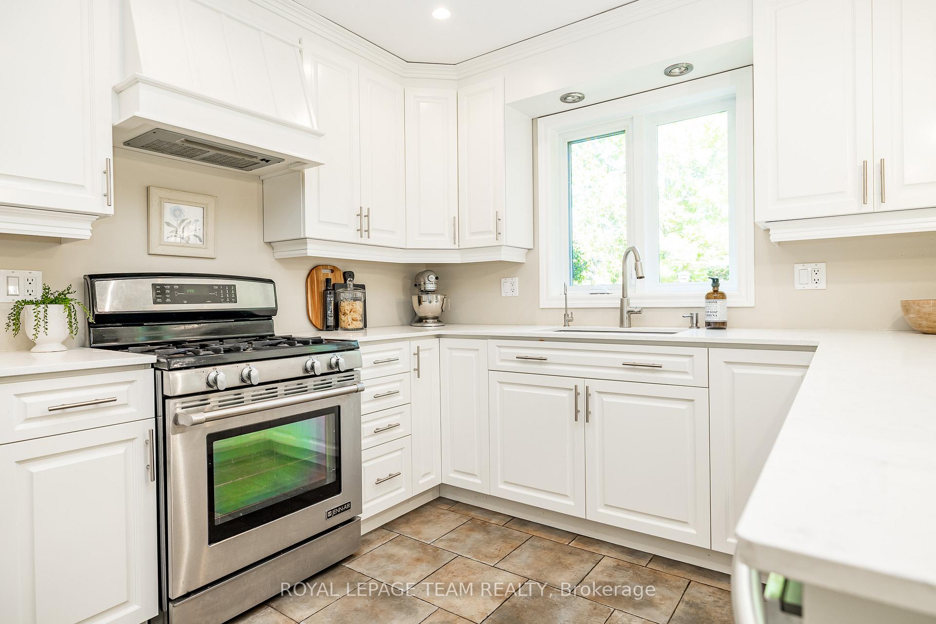 Photo 16 of 5239 Mclean Crescent, Ottawa, Manotick Long Island & Nicholls Island — HOMEH