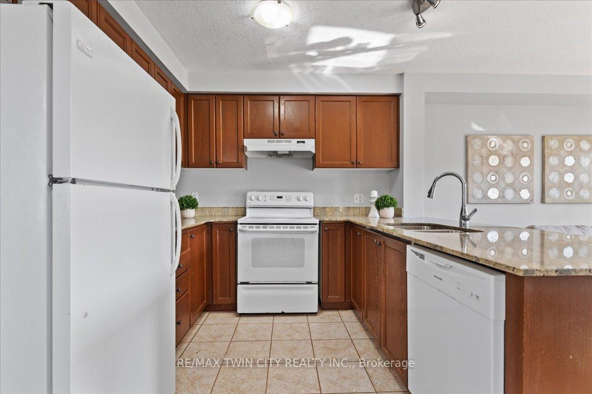 Photo 7 of 260 Countrystone Crescent, Kitchener — HOMEH