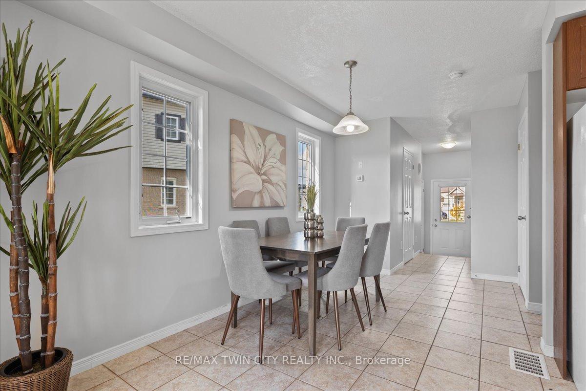 Photo 8 of 260 Countrystone Crescent, Kitchener — HOMEH