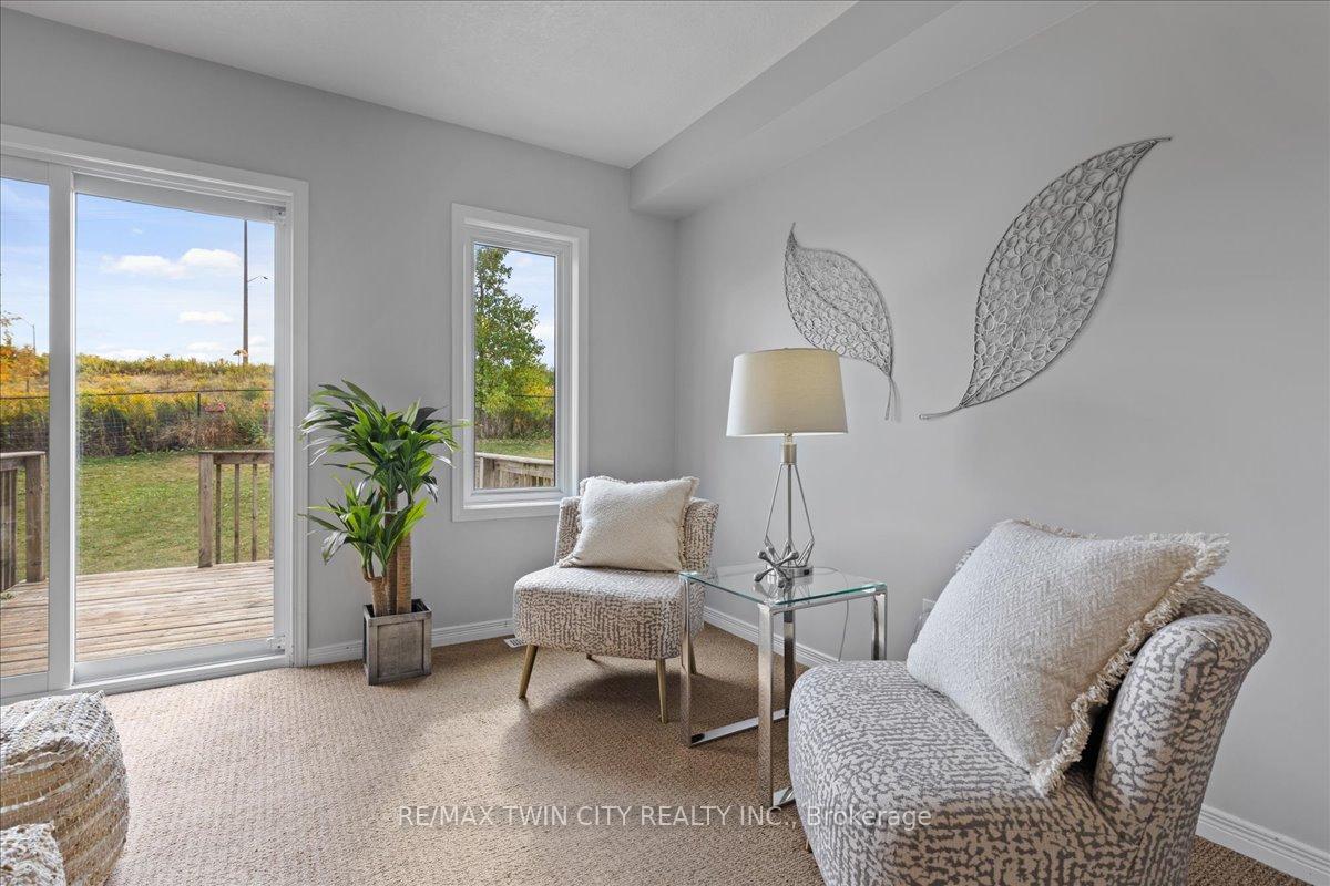 Photo 9 of 260 Countrystone Crescent, Kitchener — HOMEH