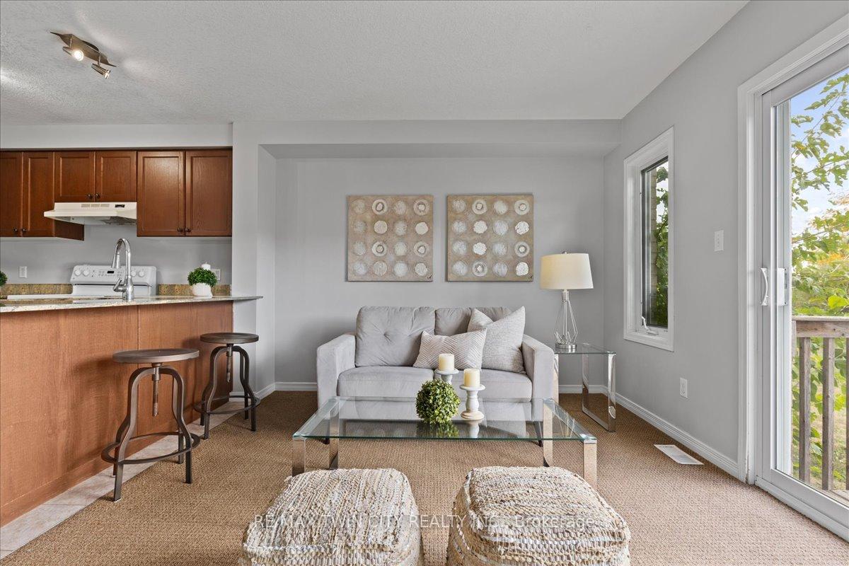 Photo 11 of 260 Countrystone Crescent, Kitchener — HOMEH