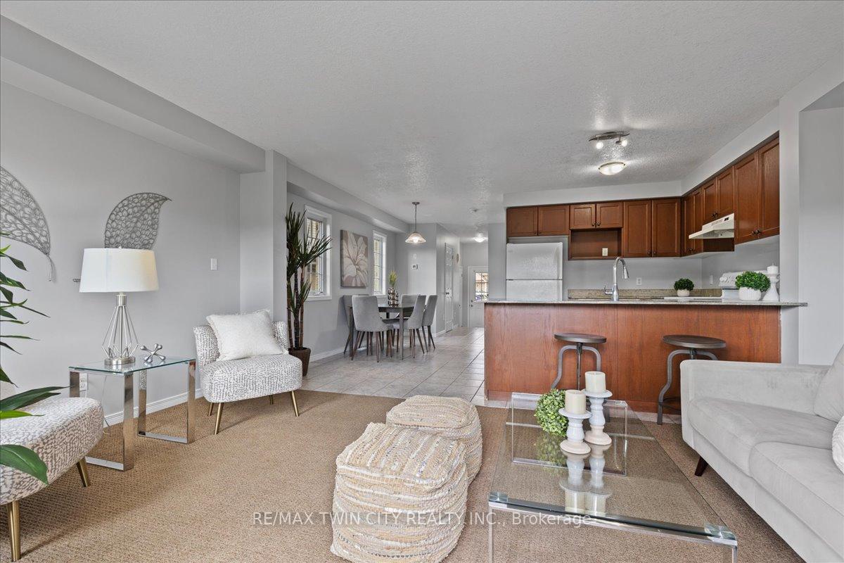 Photo 12 of 260 Countrystone Crescent, Kitchener — HOMEH