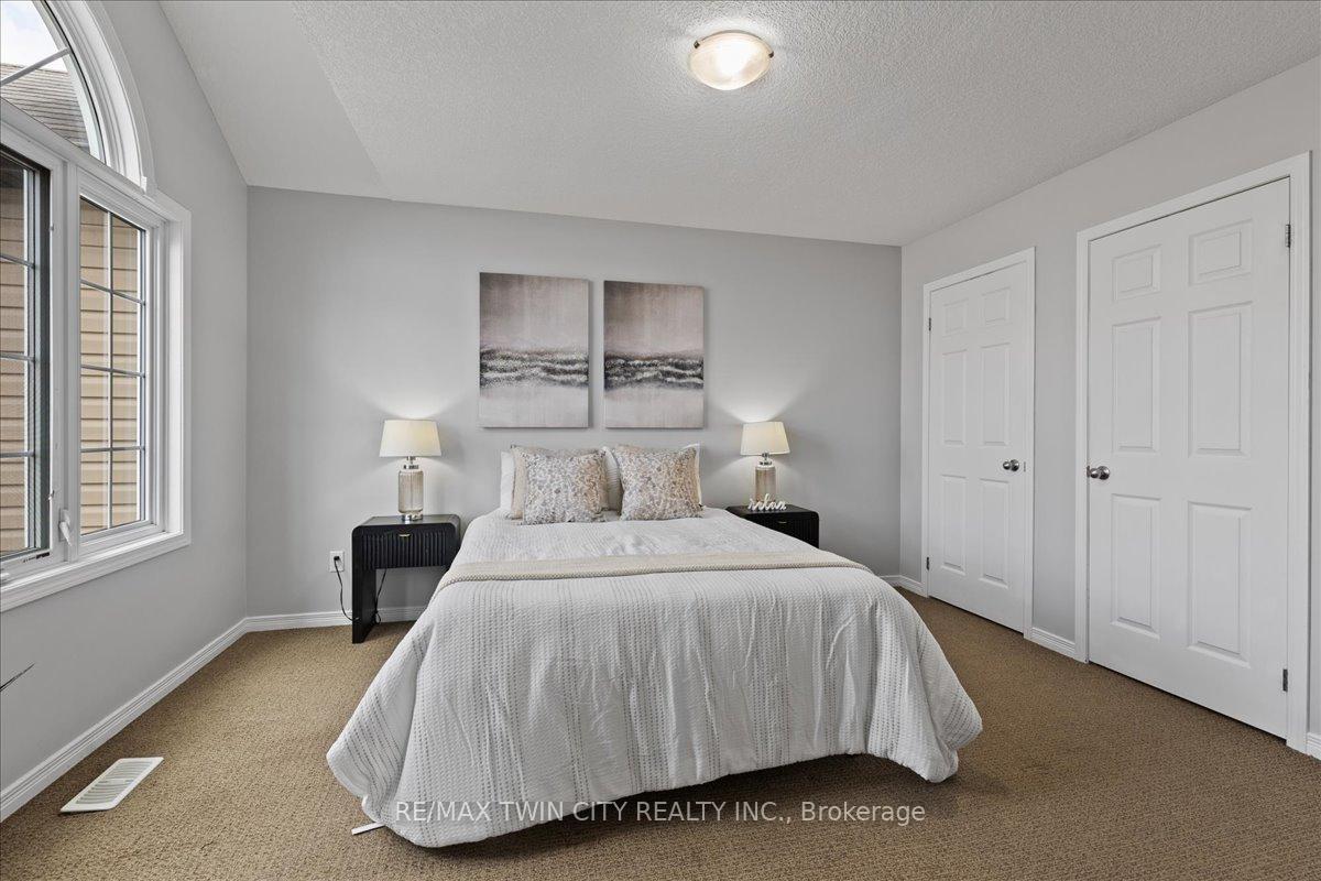 Photo 15 of 260 Countrystone Crescent, Kitchener — HOMEH