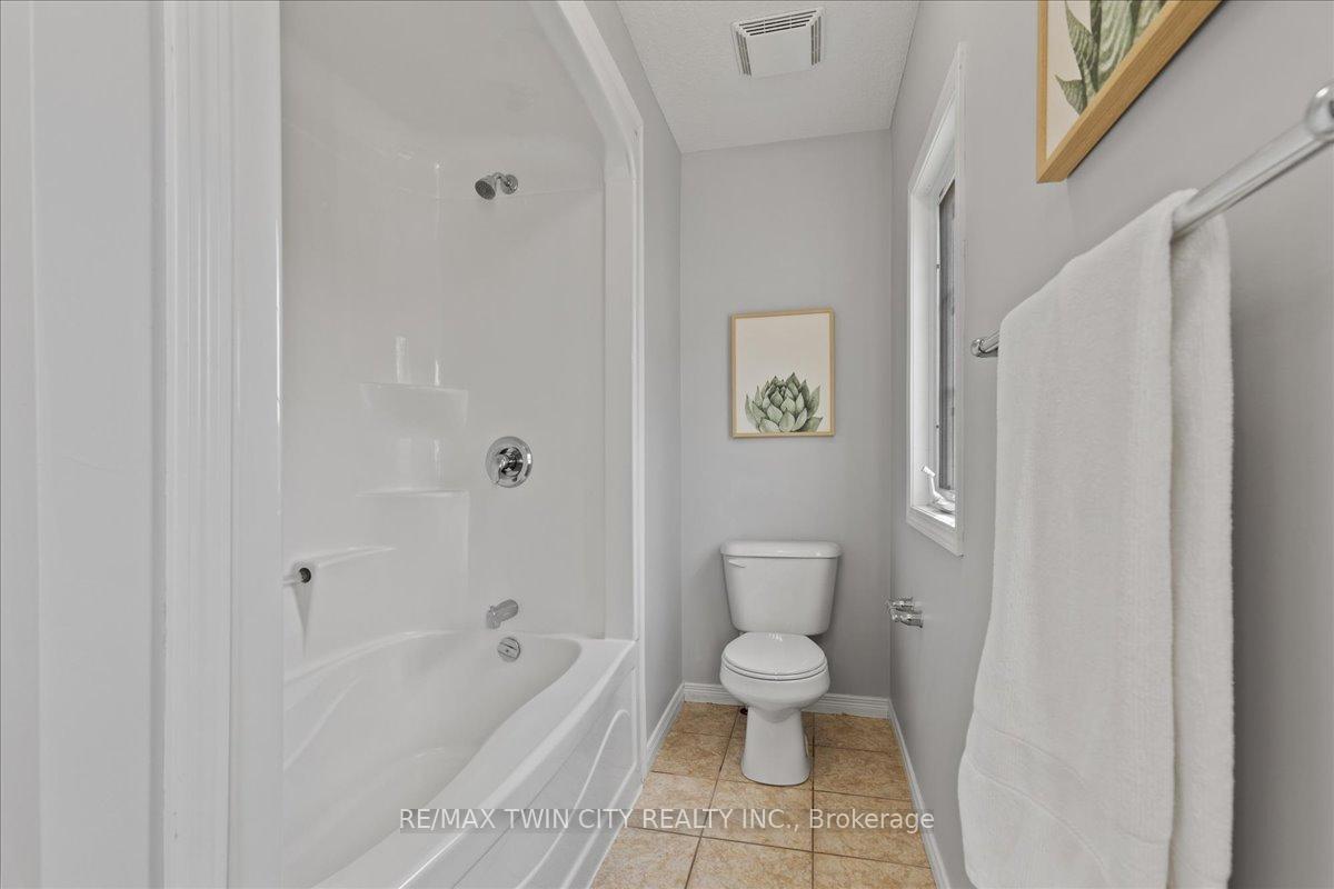Photo 19 of 260 Countrystone Crescent, Kitchener — HOMEH