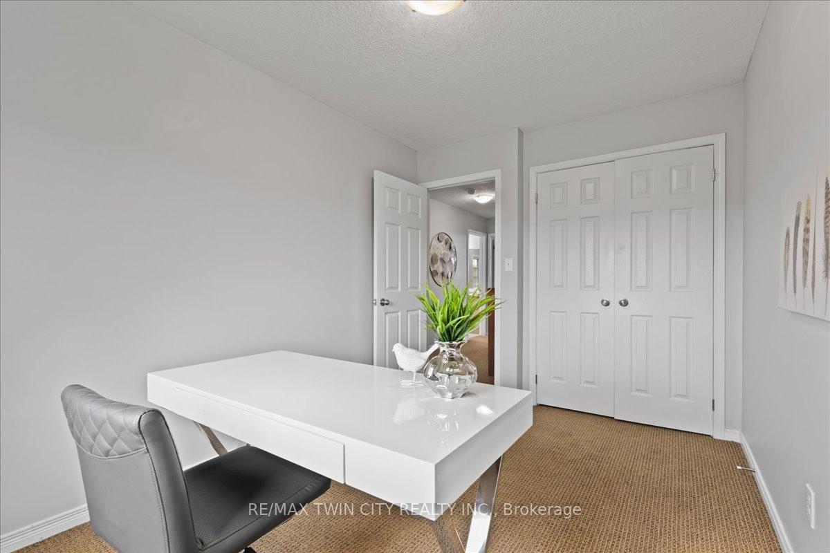 Photo 23 of 260 Countrystone Crescent, Kitchener — HOMEH