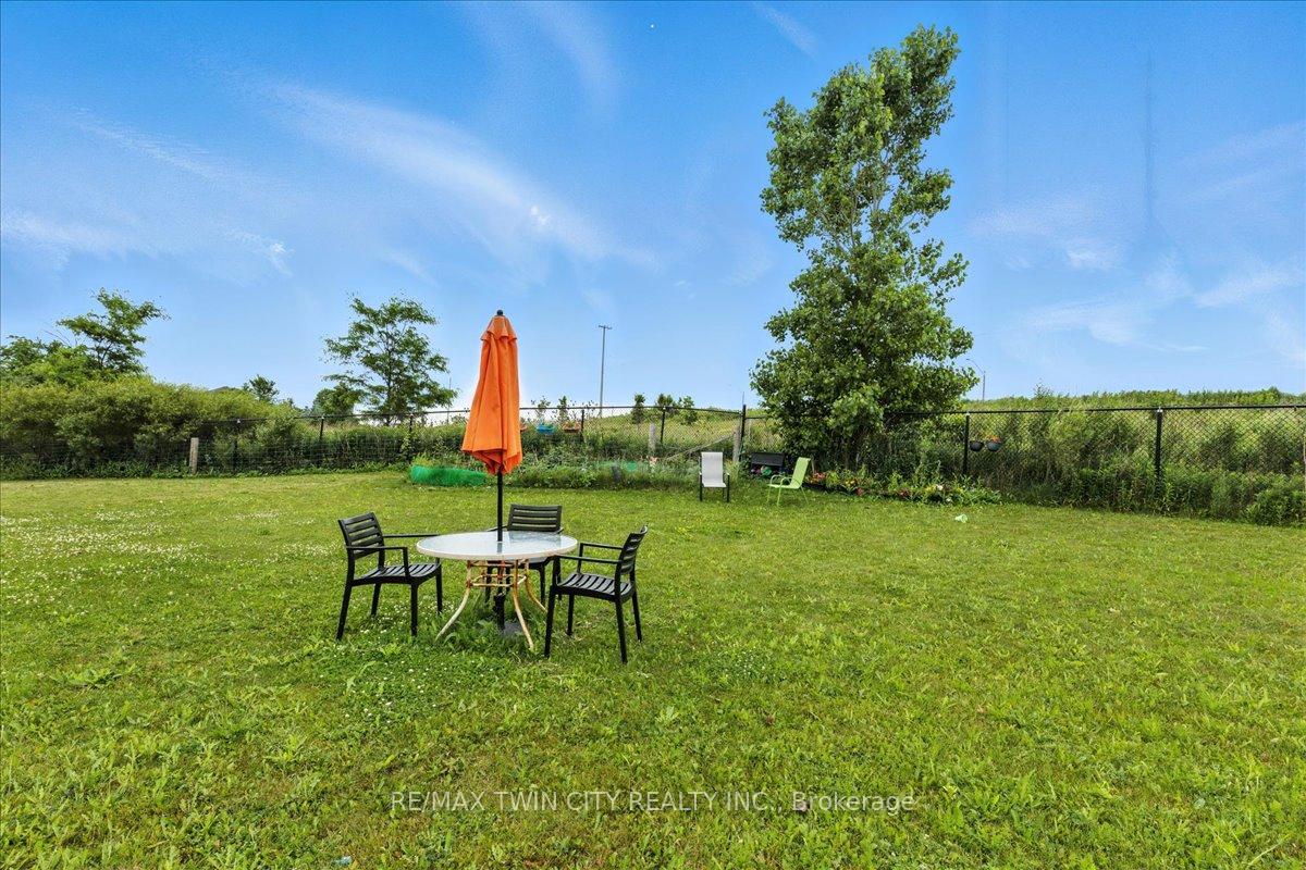 Photo 25 of 260 Countrystone Crescent, Kitchener — HOMEH