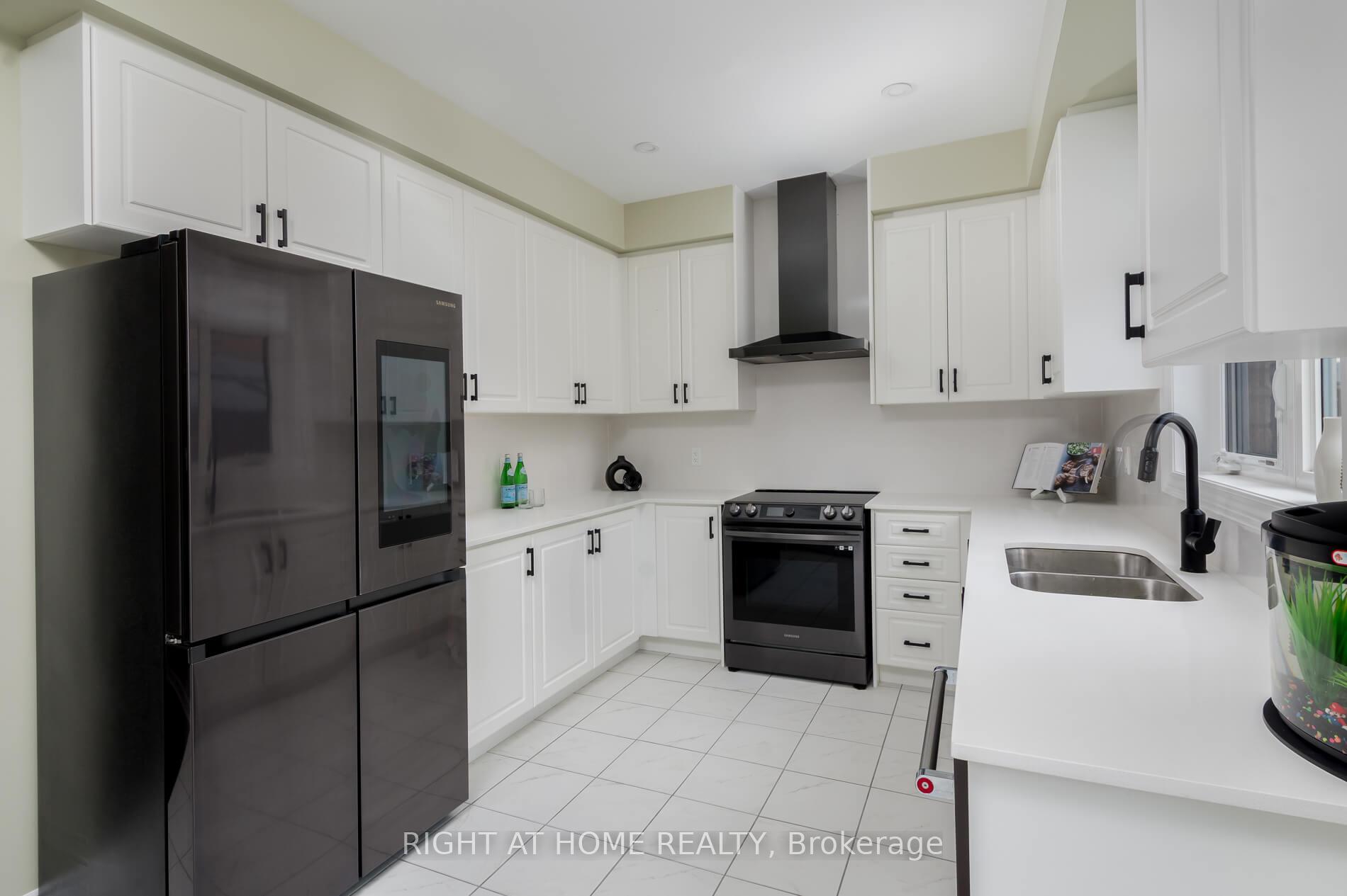 Photo 13 of 2191 Grainger Loop, Innisfil, Alcona — HOMEH