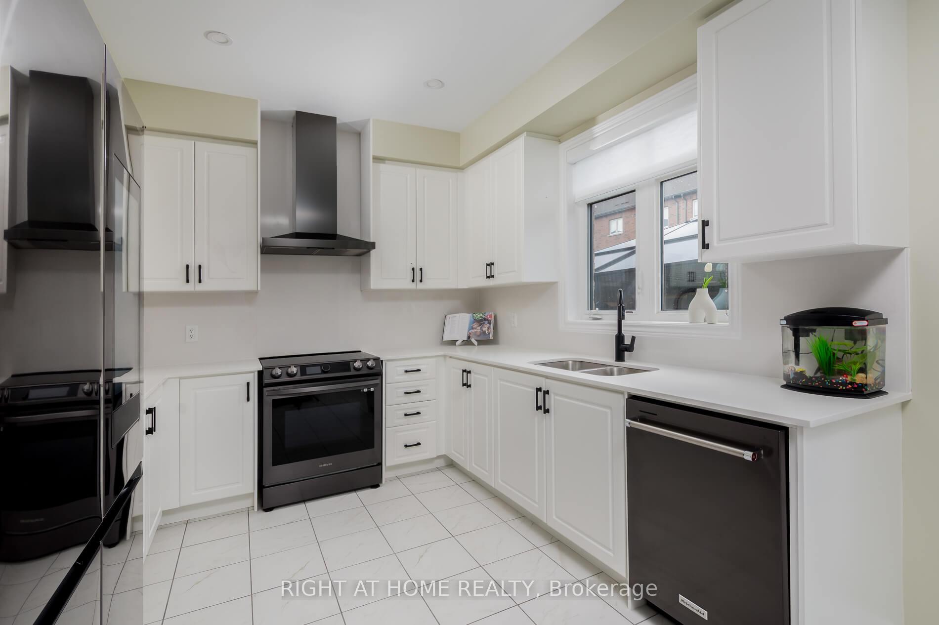Photo 15 of 2191 Grainger Loop, Innisfil, Alcona — HOMEH