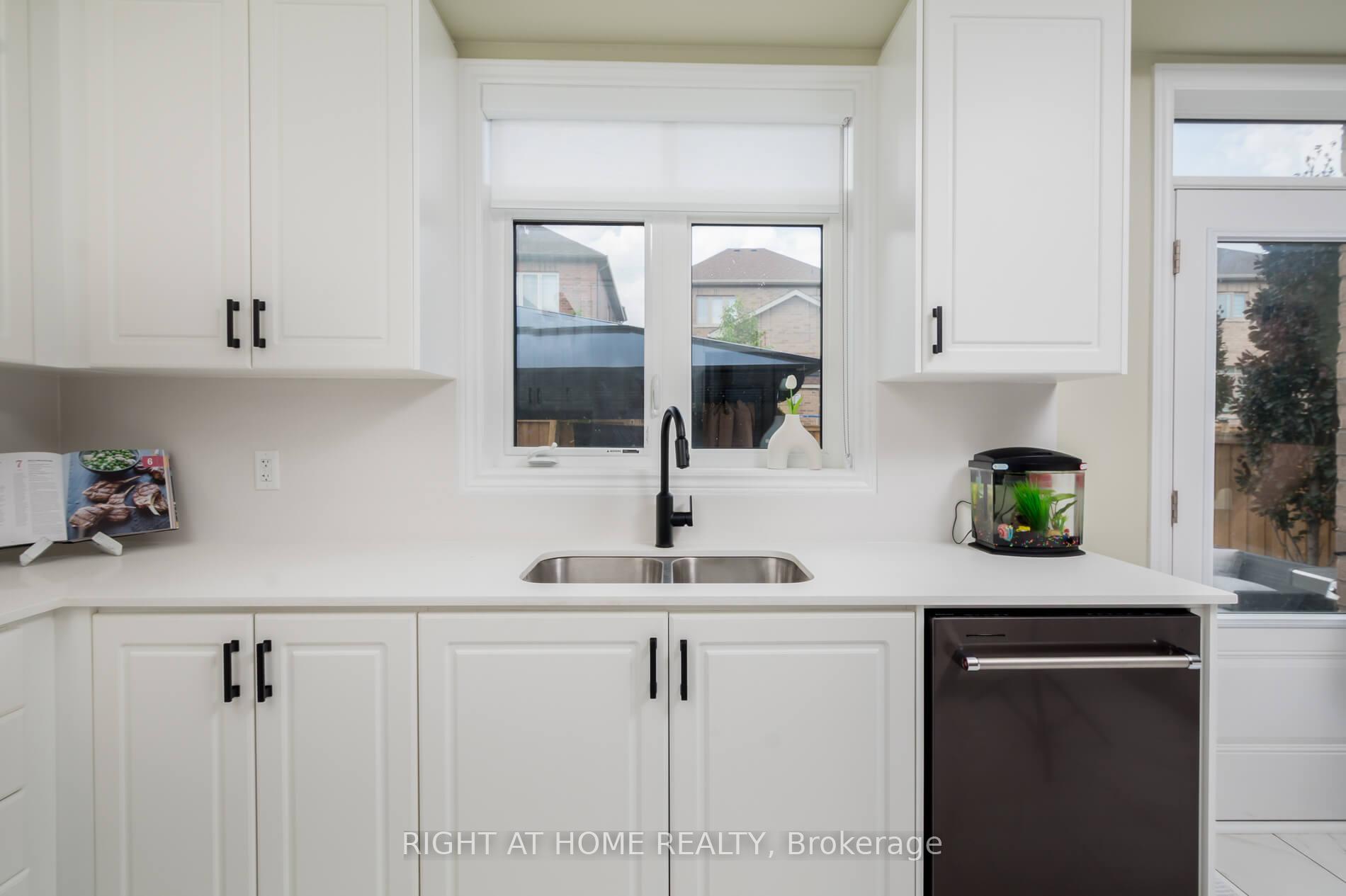 Photo 16 of 2191 Grainger Loop, Innisfil, Alcona — HOMEH
