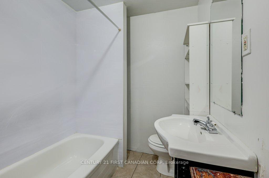 Photo 5 of Unit 2, 193 Waterloo Street, London, East K — HOMEH
