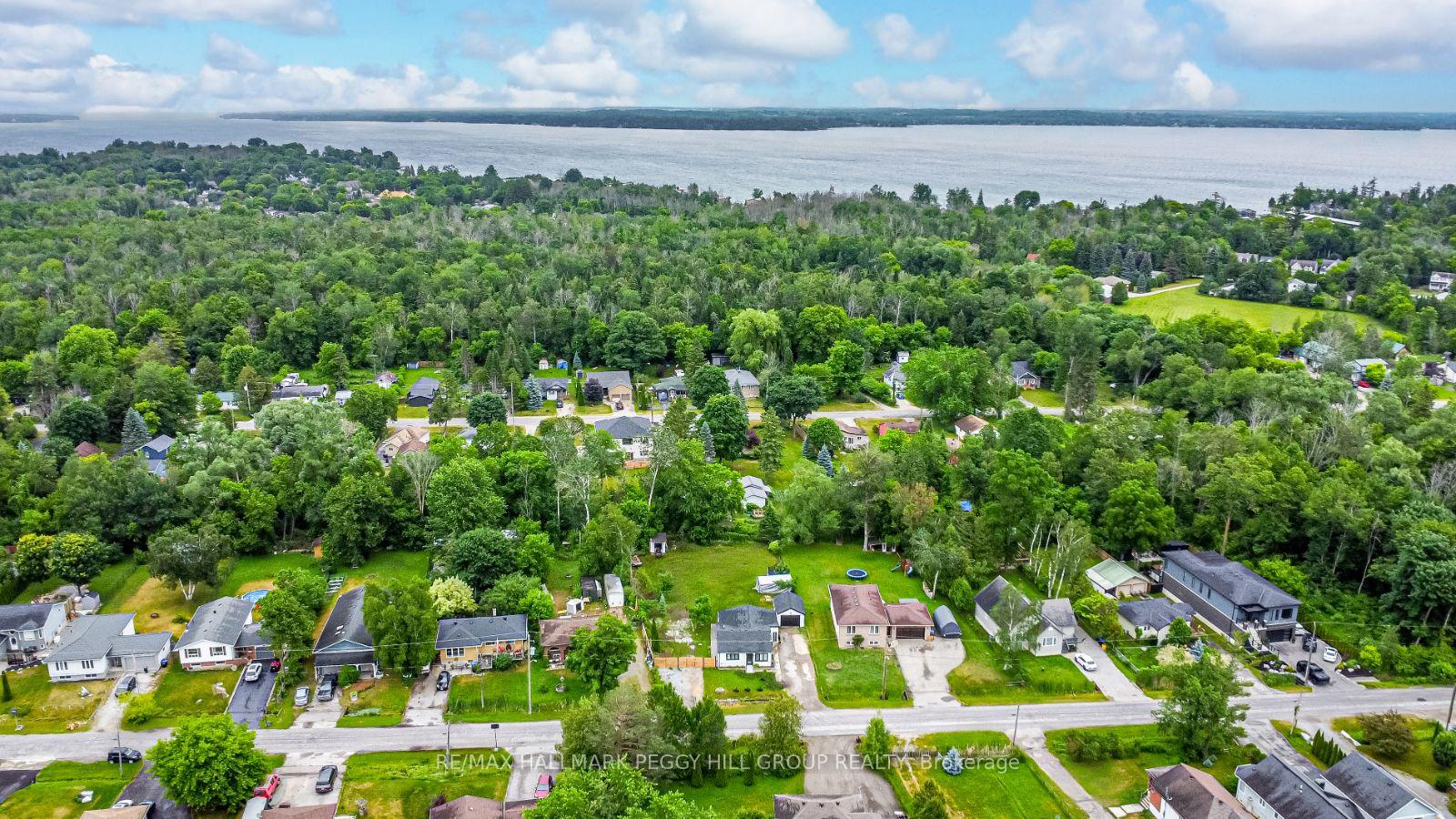 Photo 2 of 1011 Gilmore Avenue, Innisfil, Lefroy — HOMEH