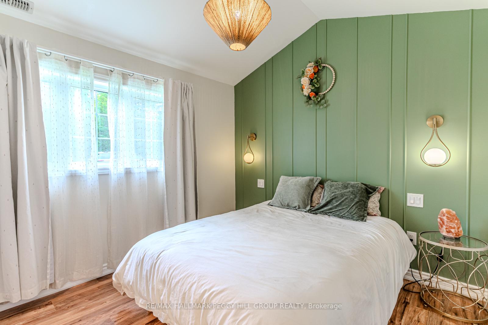 Photo 5 of 1011 Gilmore Avenue, Innisfil, Lefroy — HOMEH
