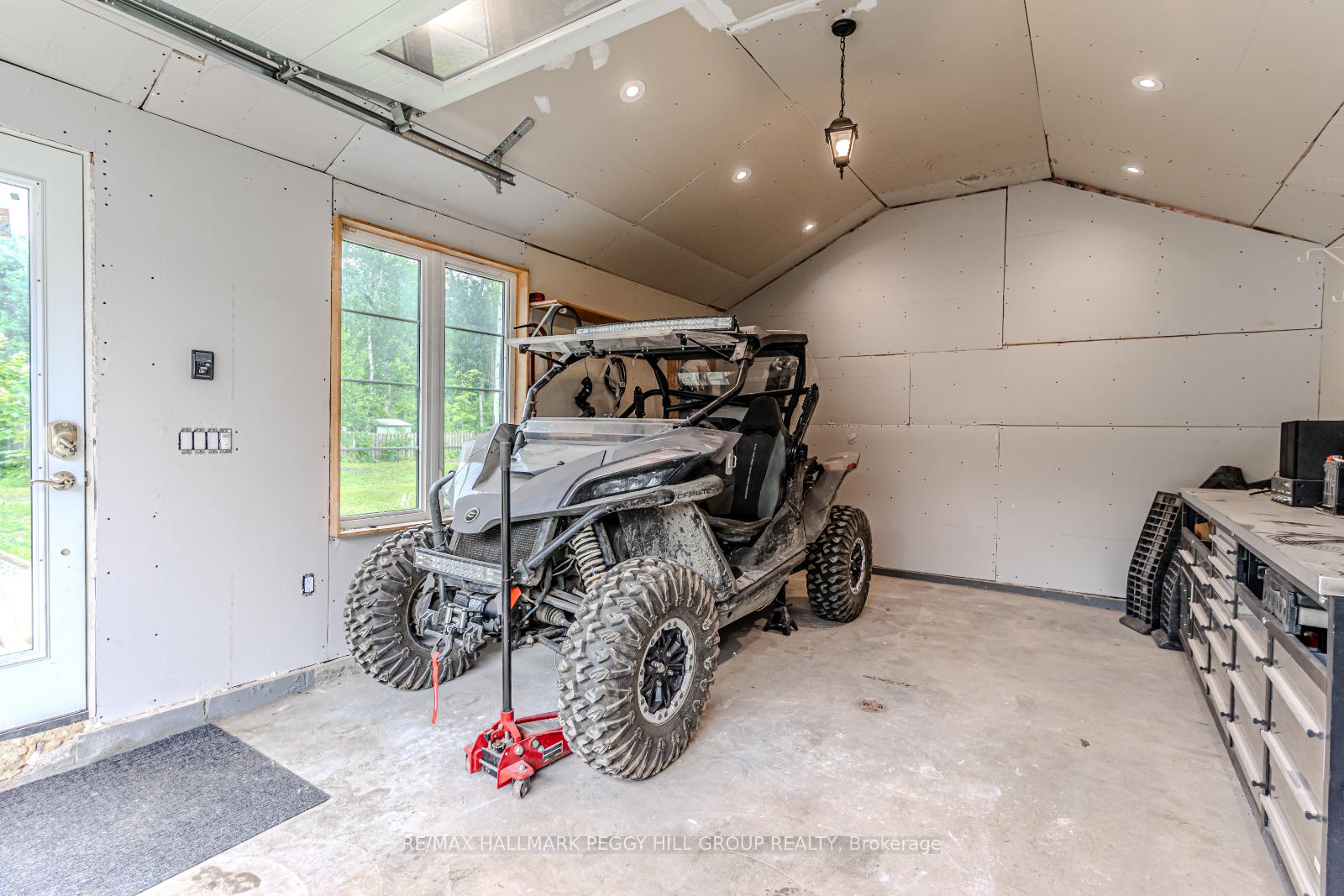 Photo 9 of 1011 Gilmore Avenue, Innisfil, Lefroy — HOMEH