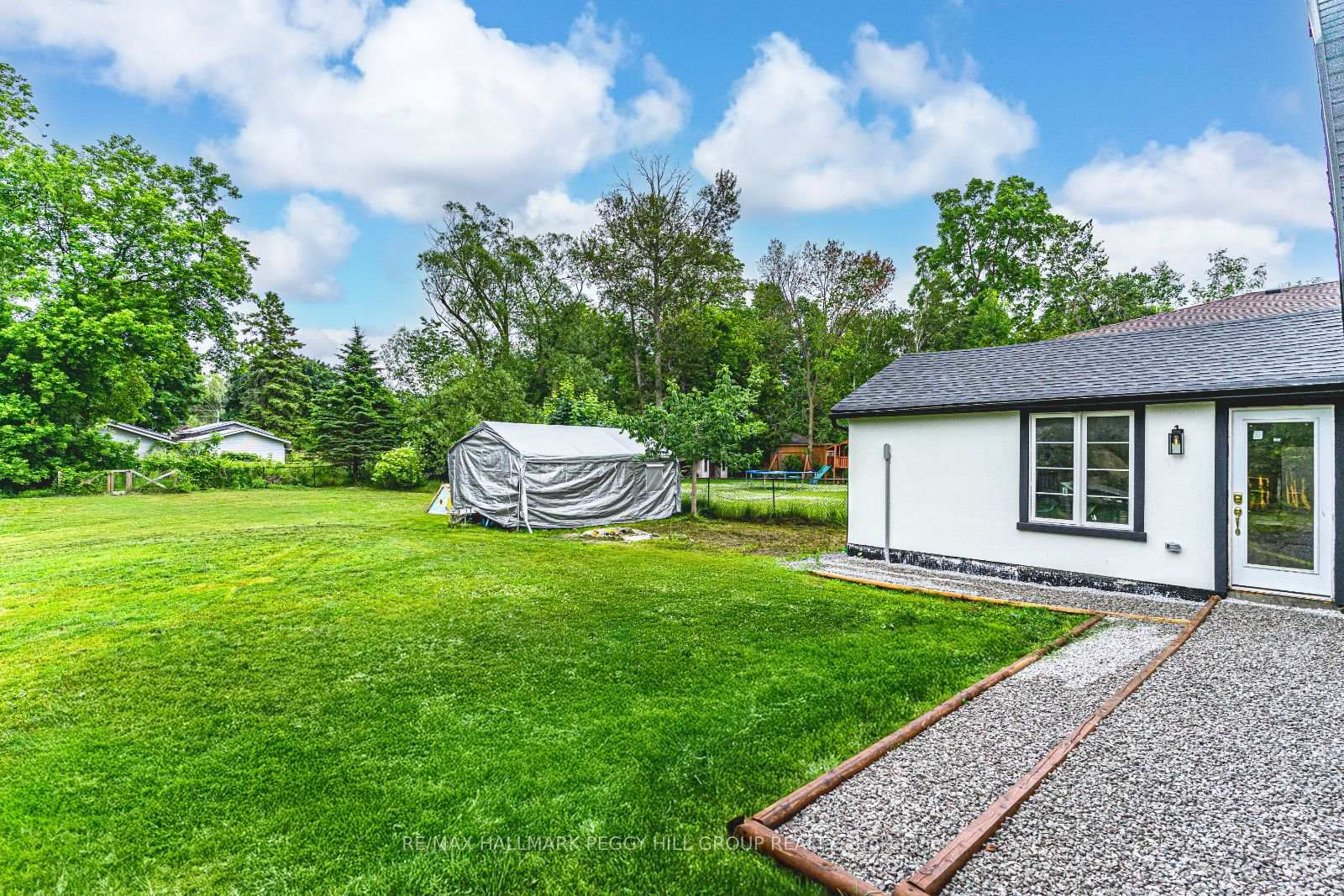 Photo 10 of 1011 Gilmore Avenue, Innisfil, Lefroy — HOMEH