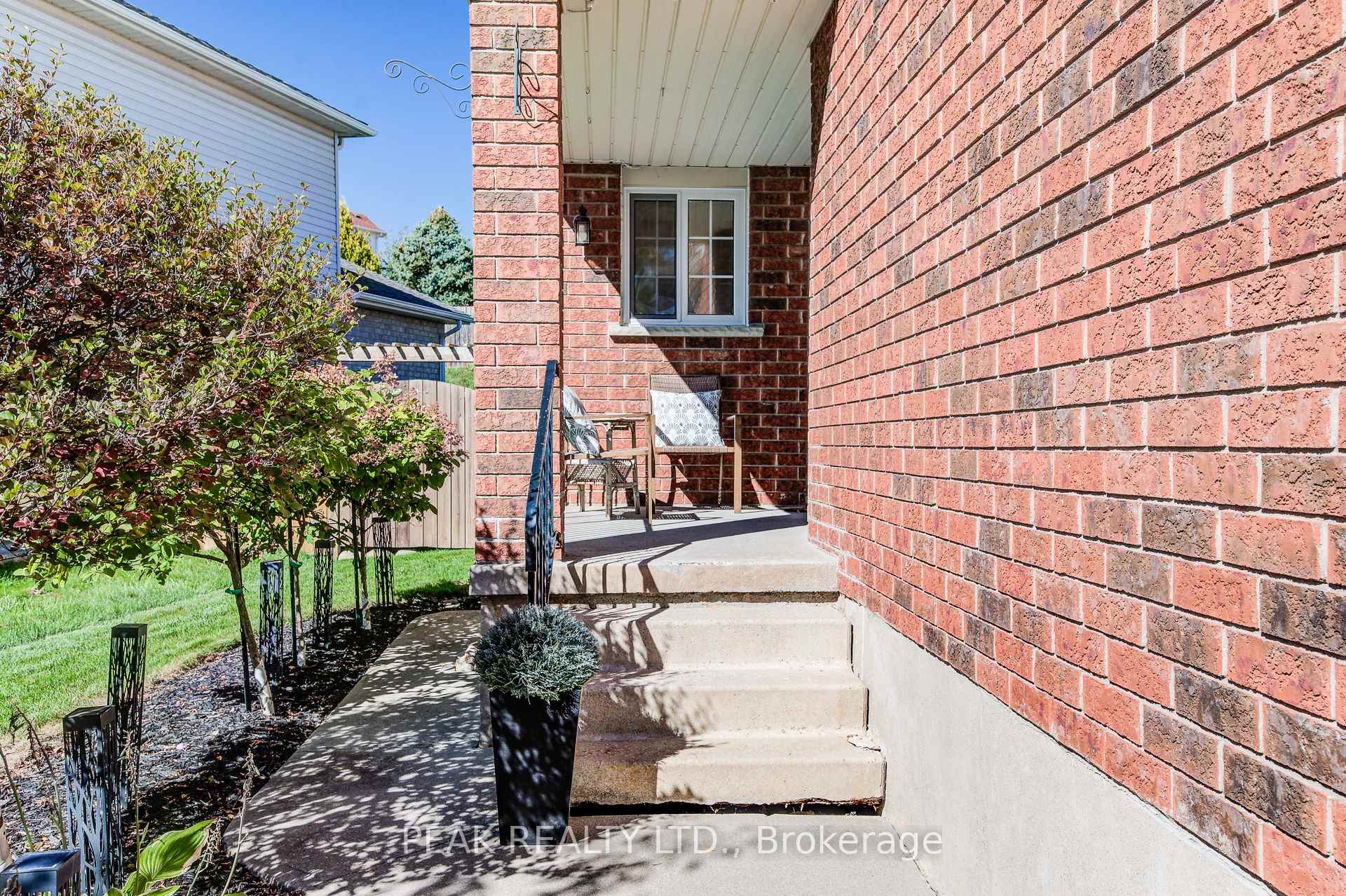 Photo 2 of 413 Hidden Creek Drive, Kitchener — HOMEH