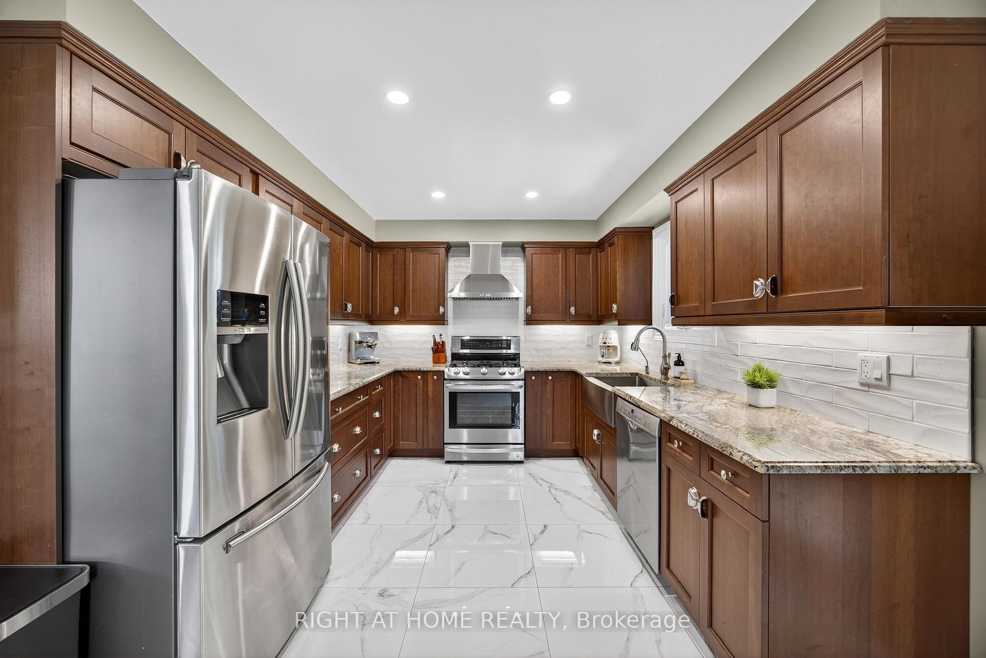 Photo 6 of 1012 Linden Street, Innisfil, Alcona — HOMEH