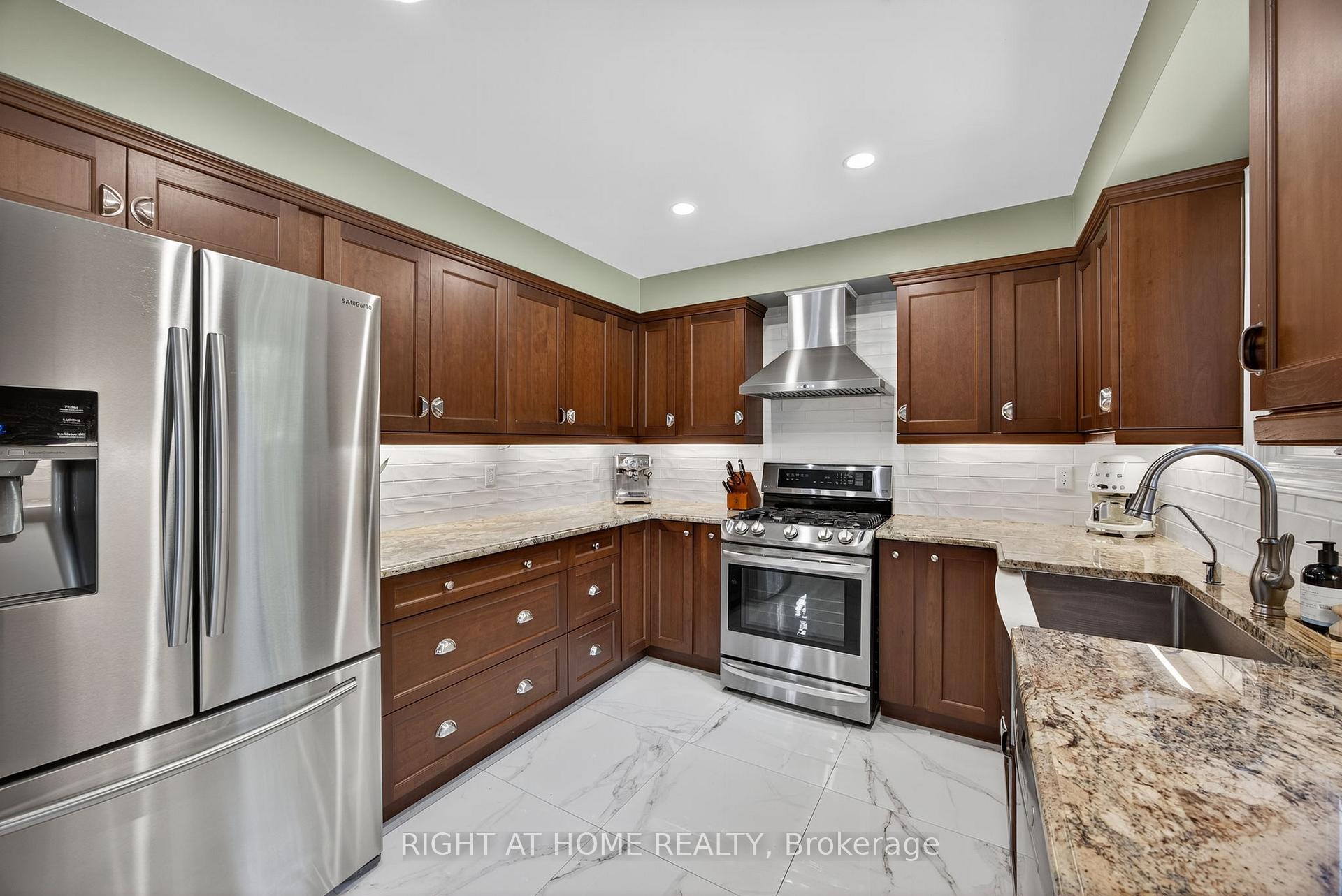 Photo 7 of 1012 Linden Street, Innisfil, Alcona — HOMEH