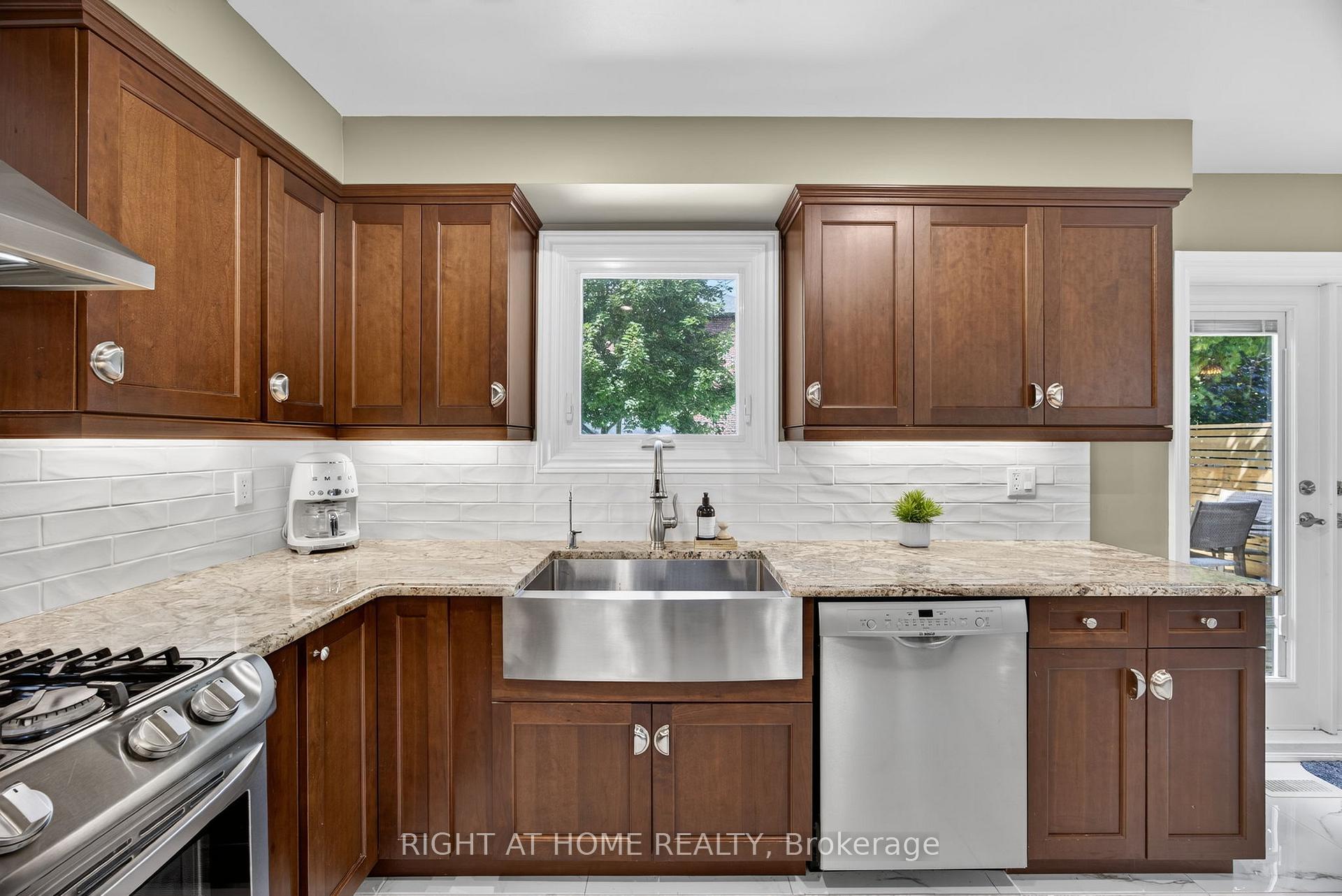 Photo 8 of 1012 Linden Street, Innisfil, Alcona — HOMEH