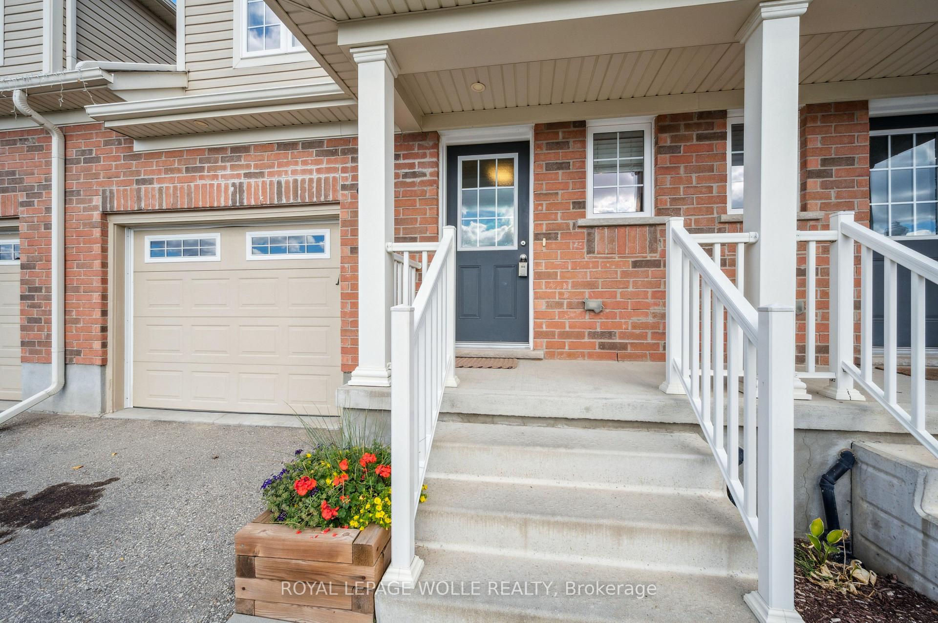 Photo 2 of 65 Grand Flats Trail, Kitchener — HOMEH