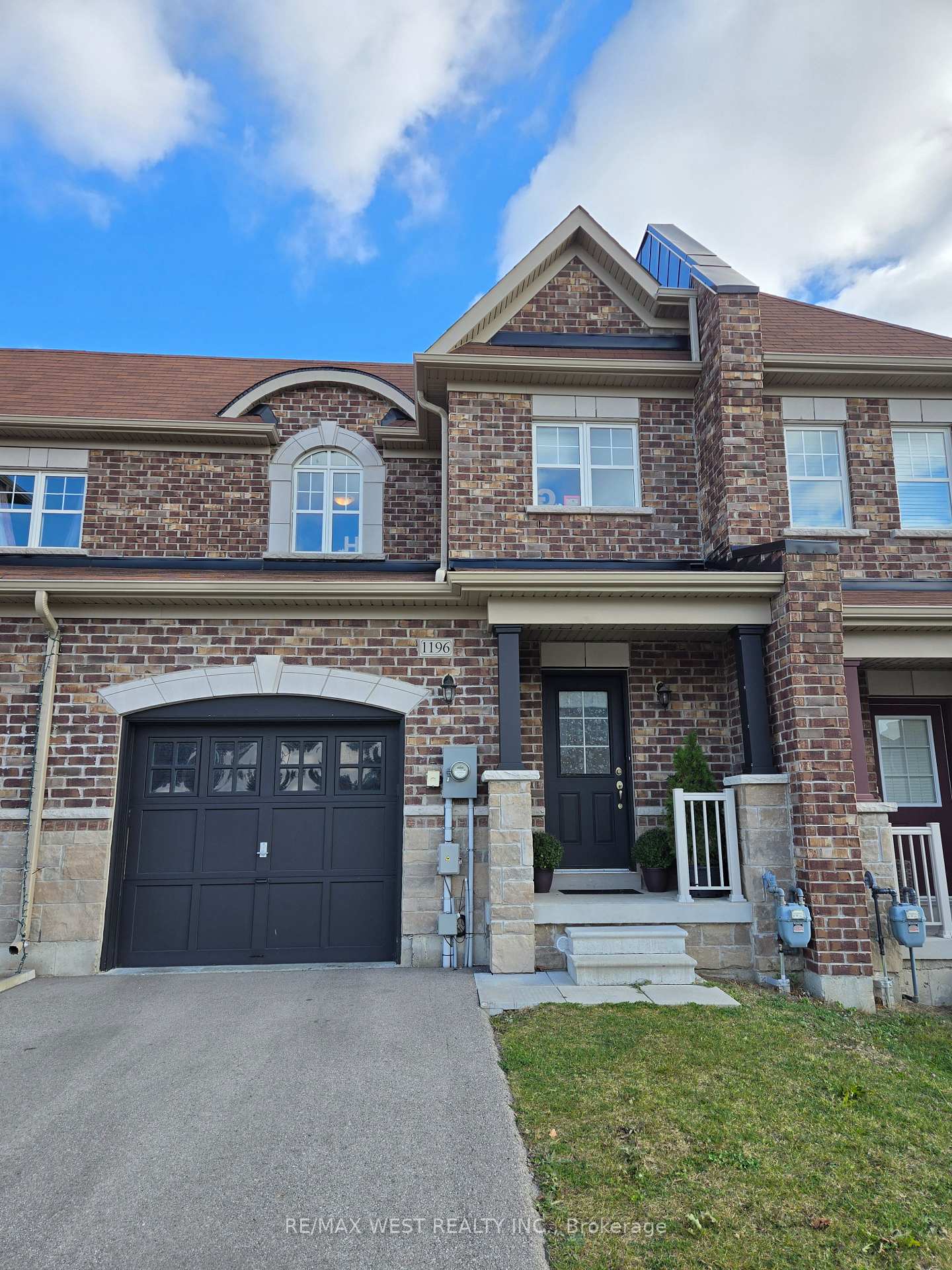 Front of 1196 Peelar Crescent