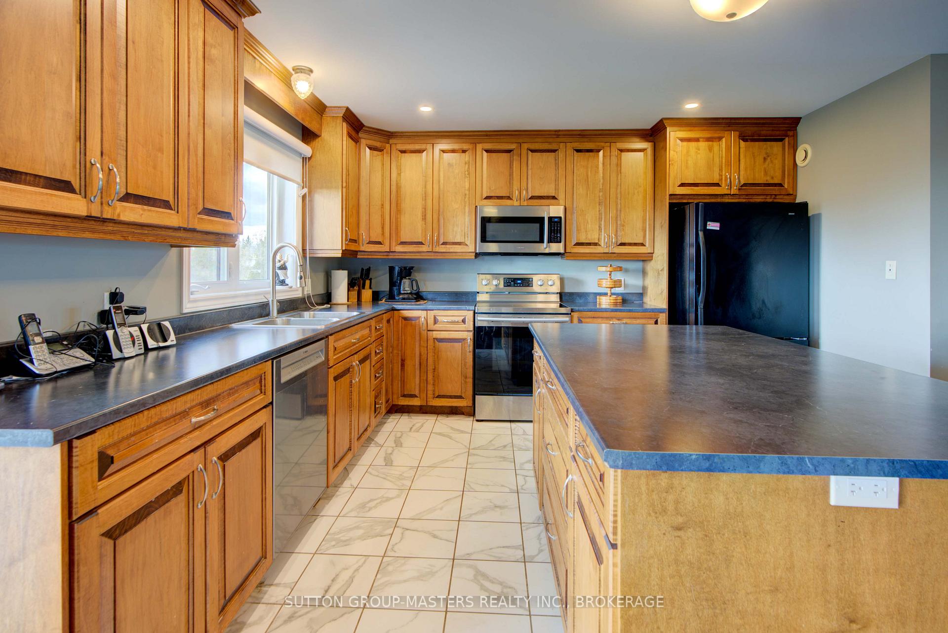 Photo 11 of 4759 Florida Road, Loyalist, Lennox and Addington - South — HOMEH