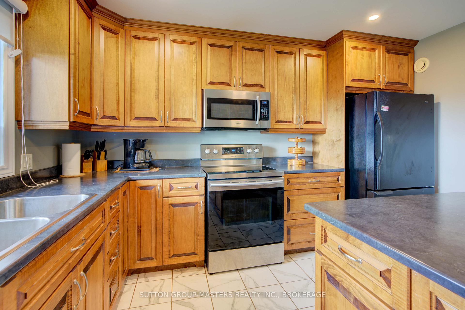 Photo 12 of 4759 Florida Road, Loyalist, Lennox and Addington - South — HOMEH